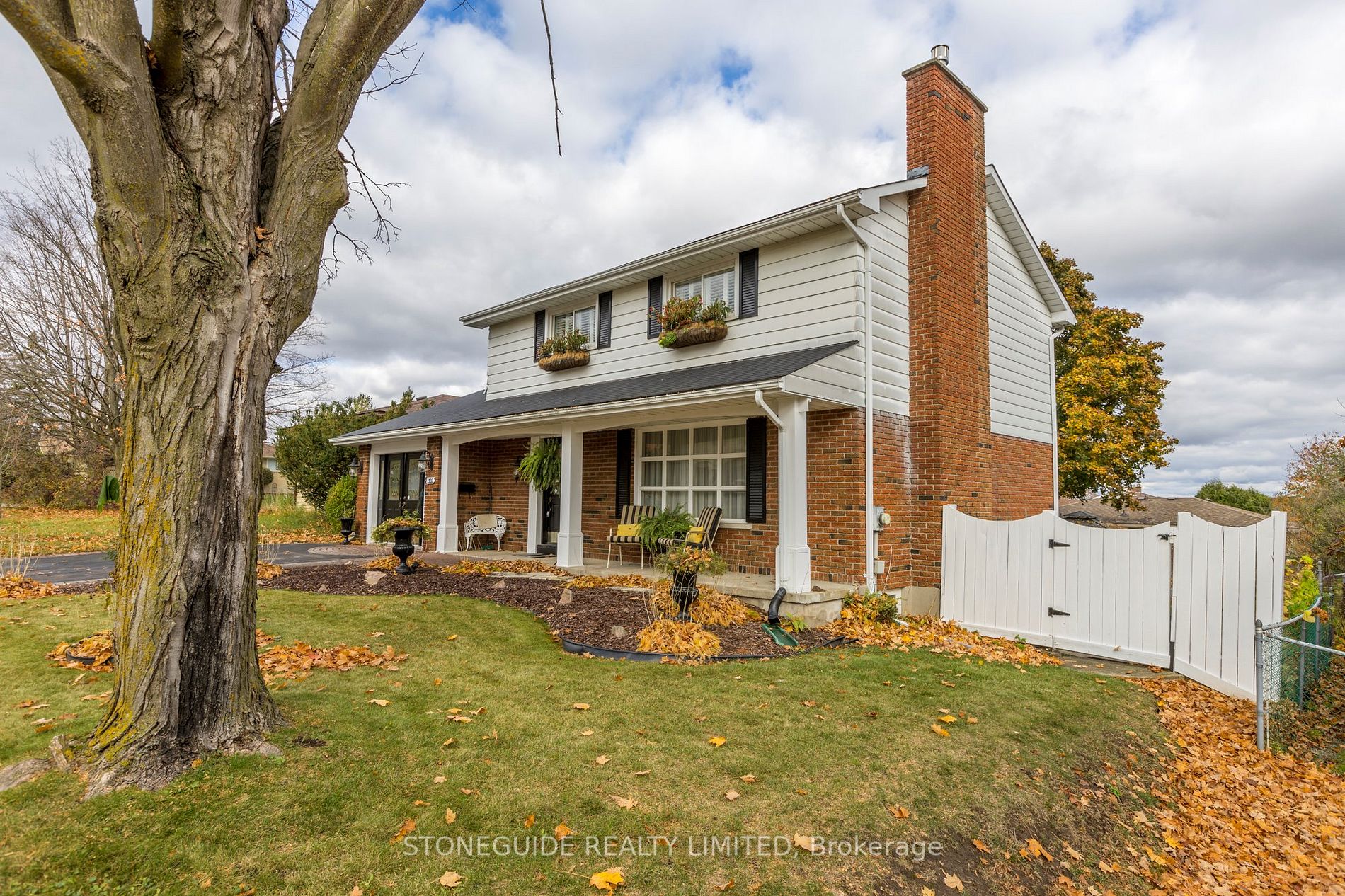 1322 Amundsen Ave