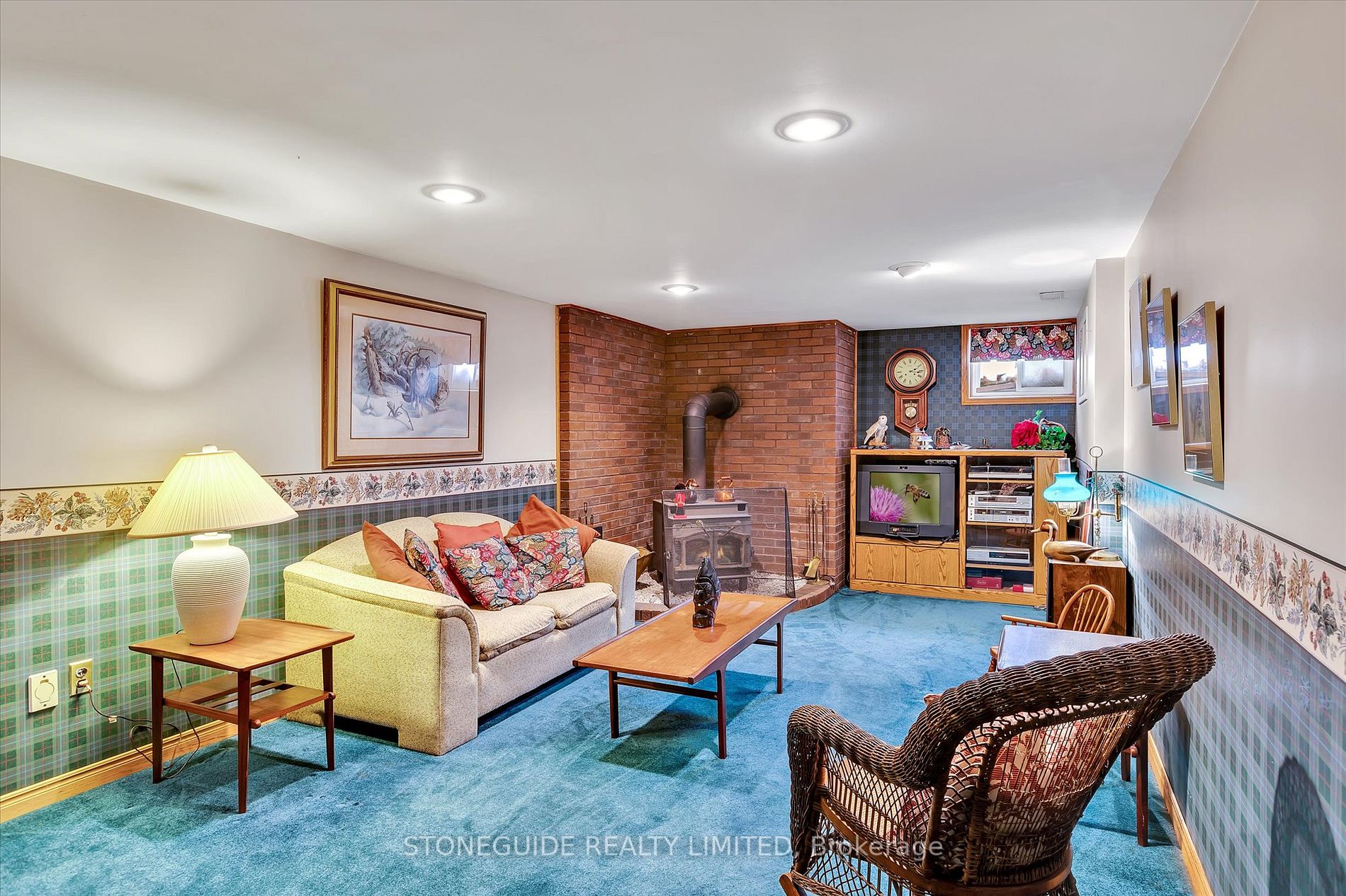 1322 Amundsen Ave