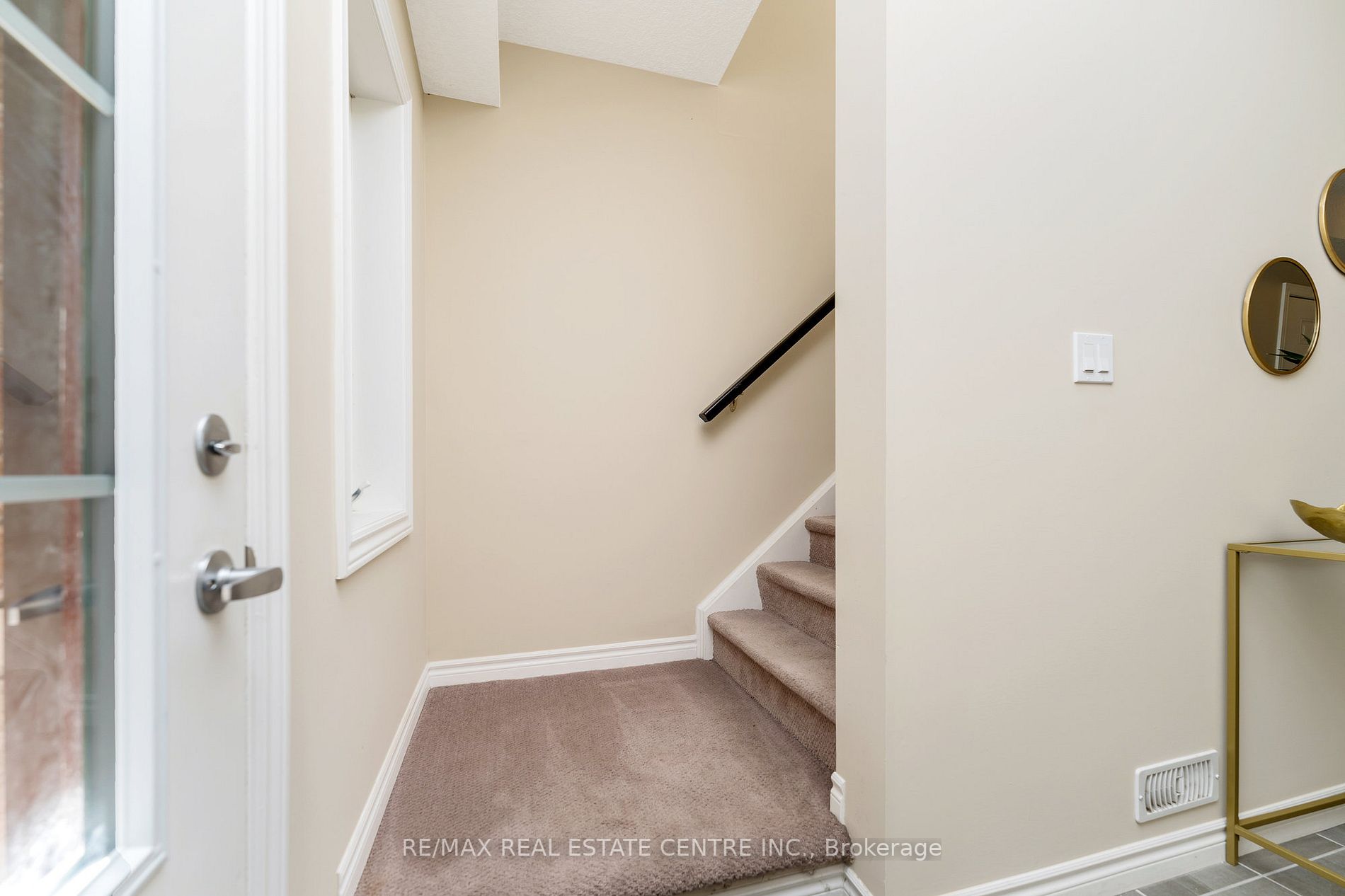 16 Guthrie Lane, #18