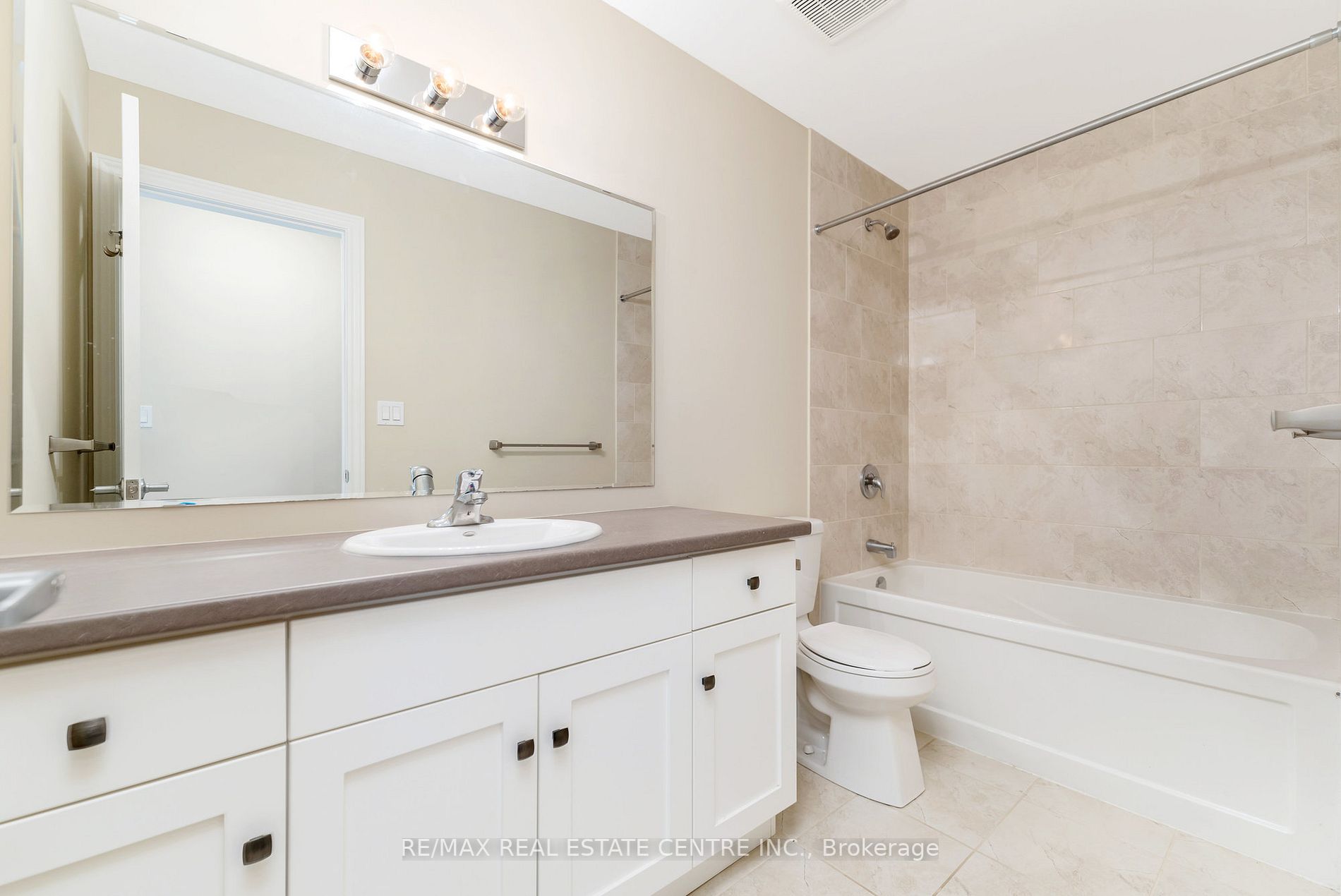 16 Guthrie Lane, #18