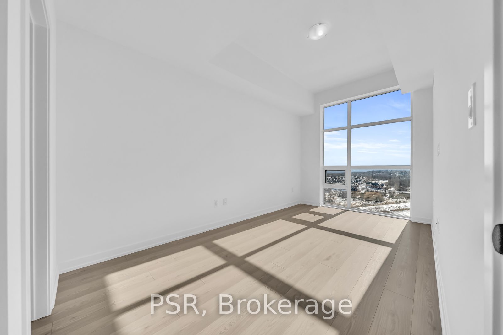 450 Dundas St E, #1213