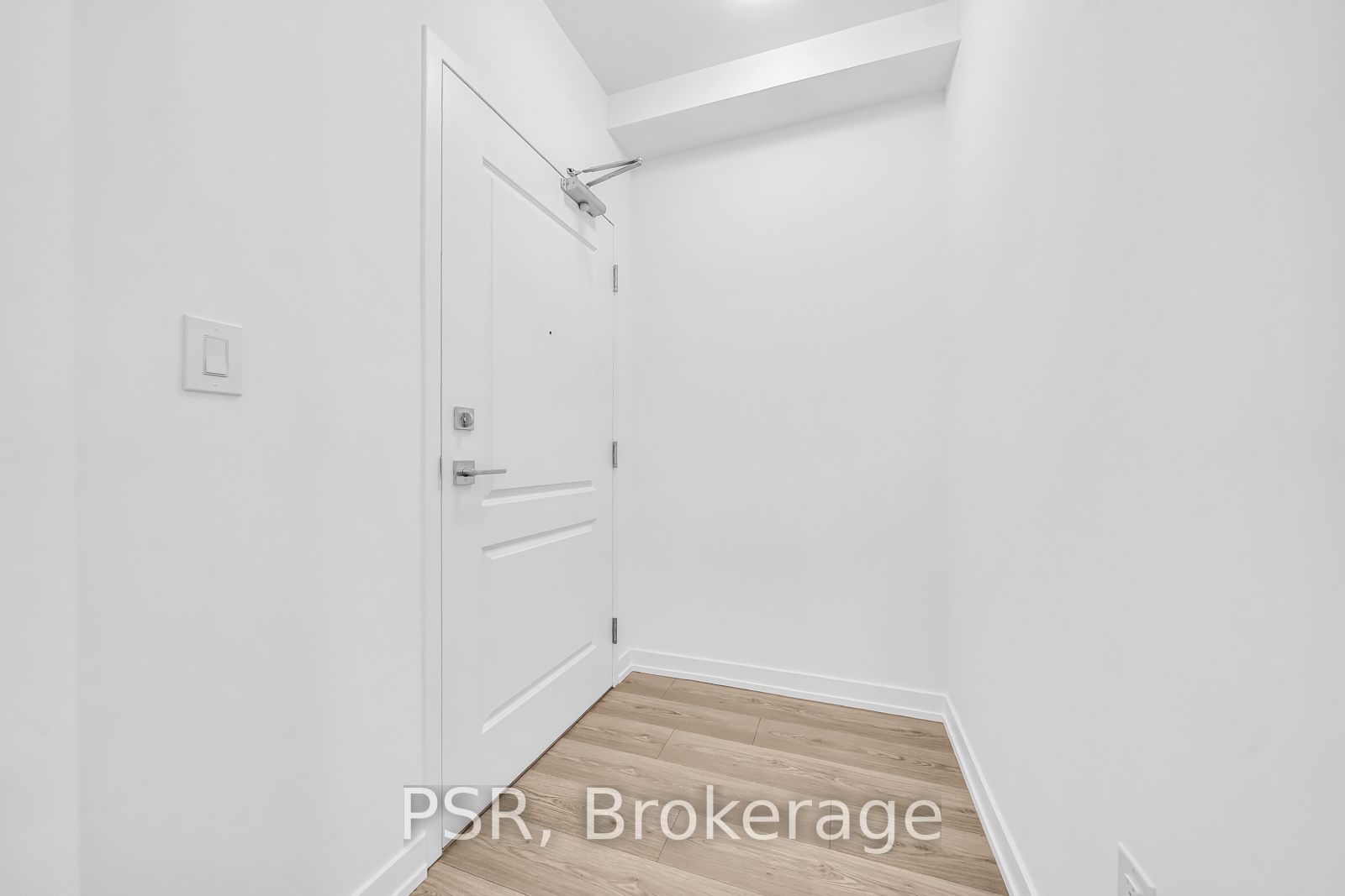 450 Dundas St E, #1213