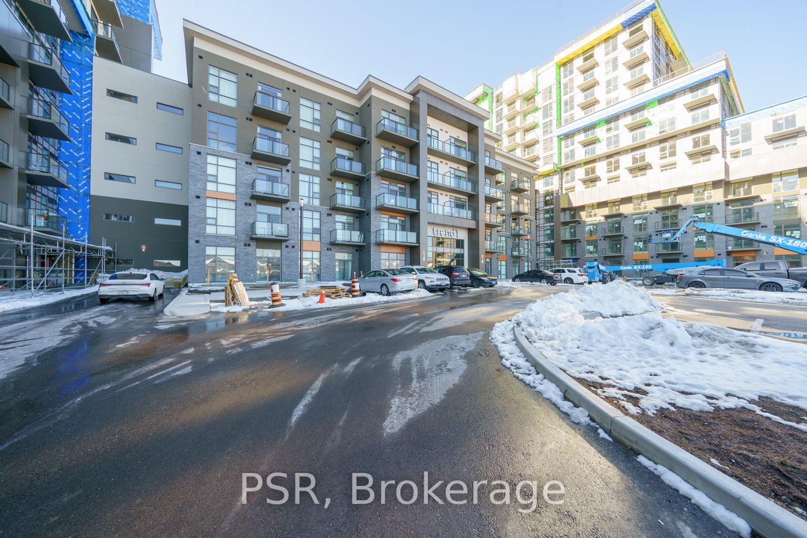 450 Dundas St E, #1213