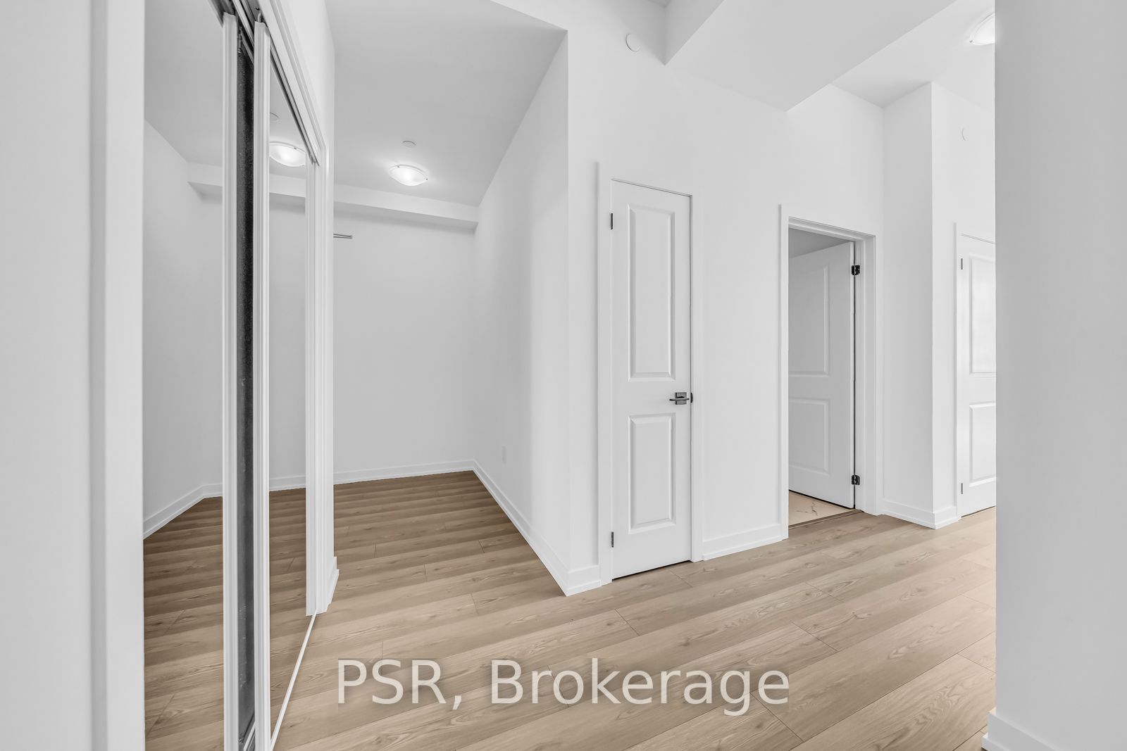 450 Dundas St E, #1213