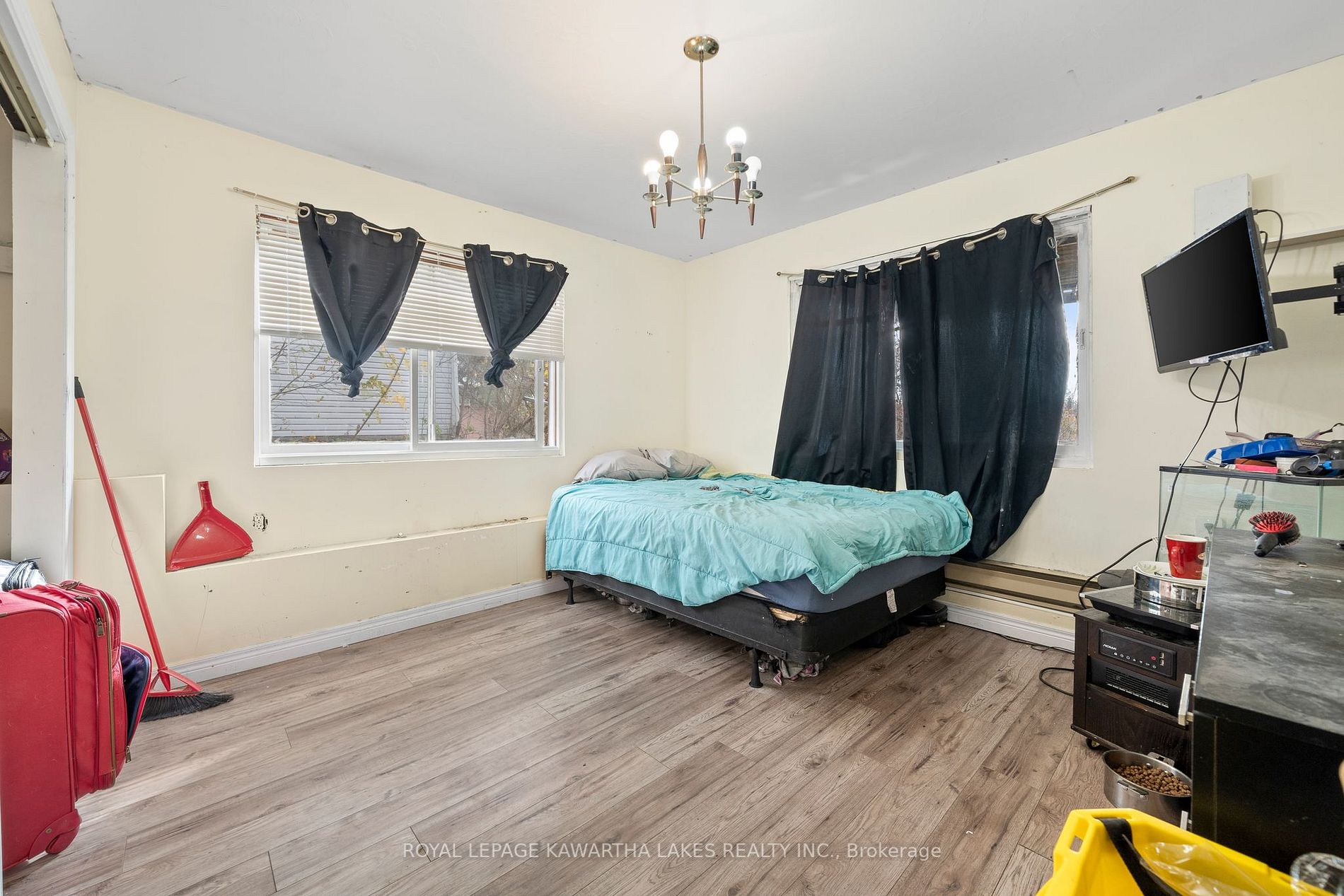 84 Bond St E