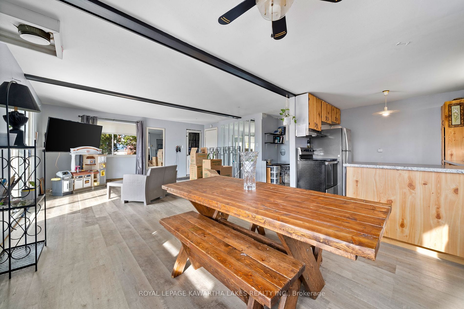 84 Bond St E