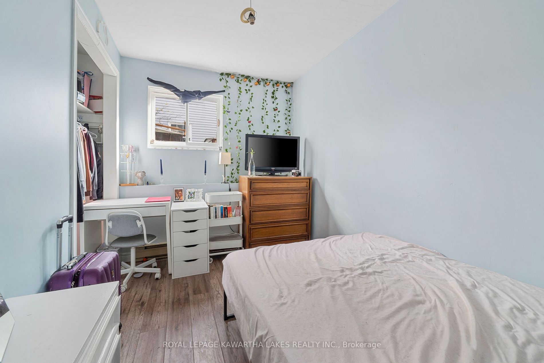 84 Bond St E
