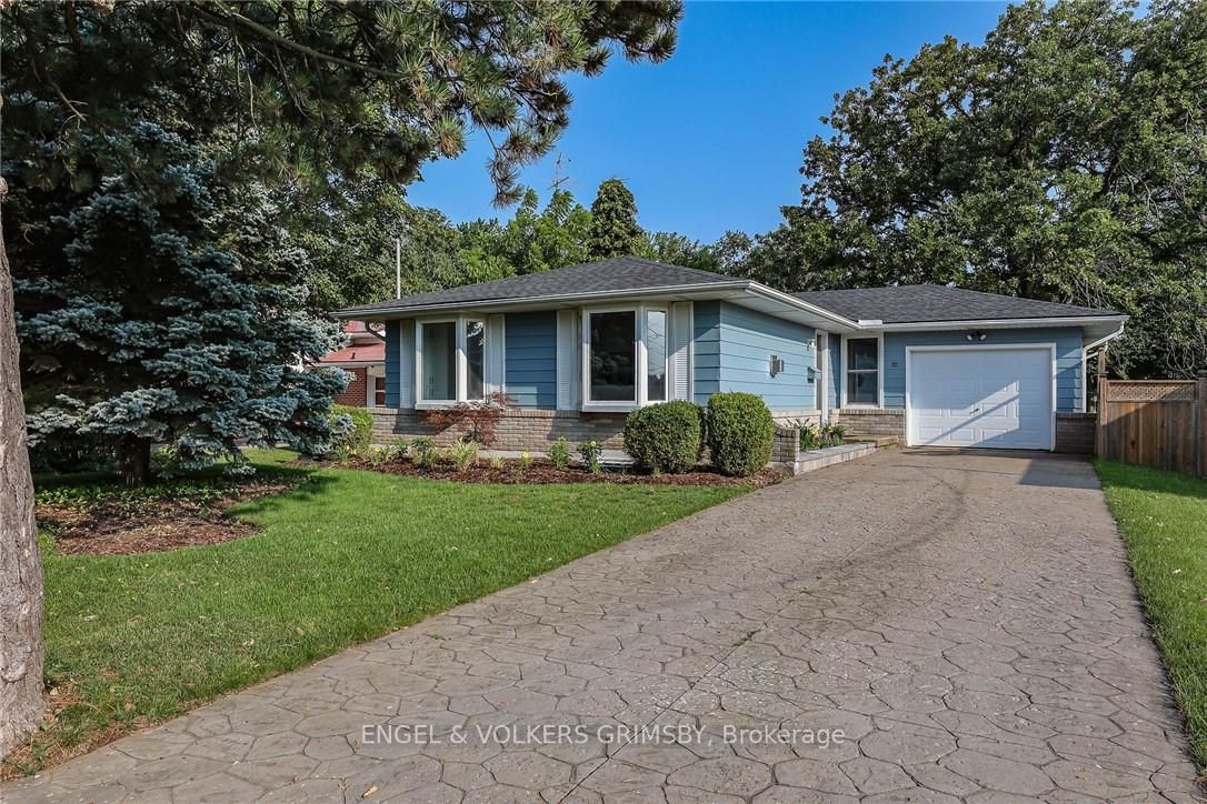 92 Lakeside Dr