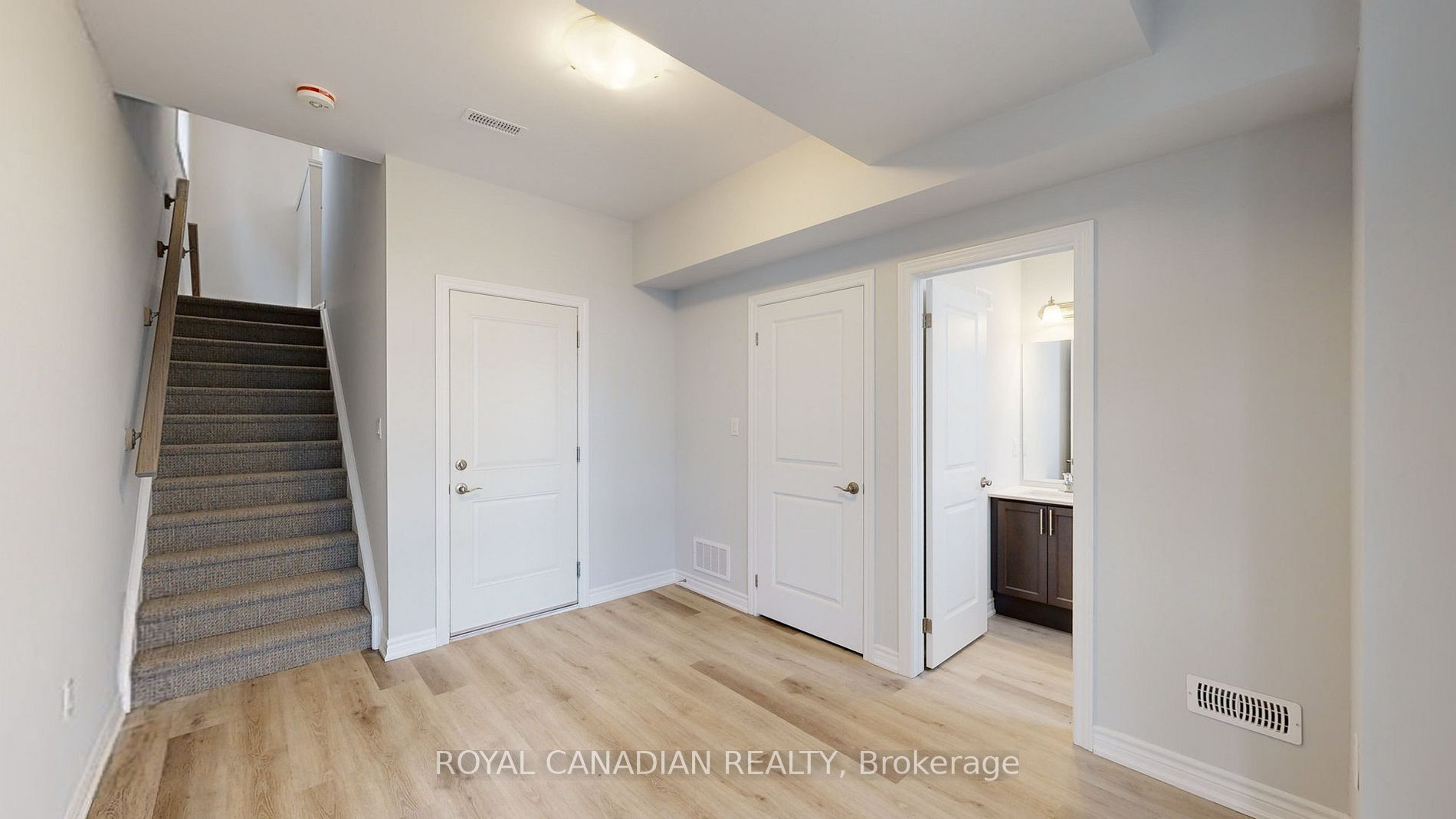 290 Equestrian Way, ##5