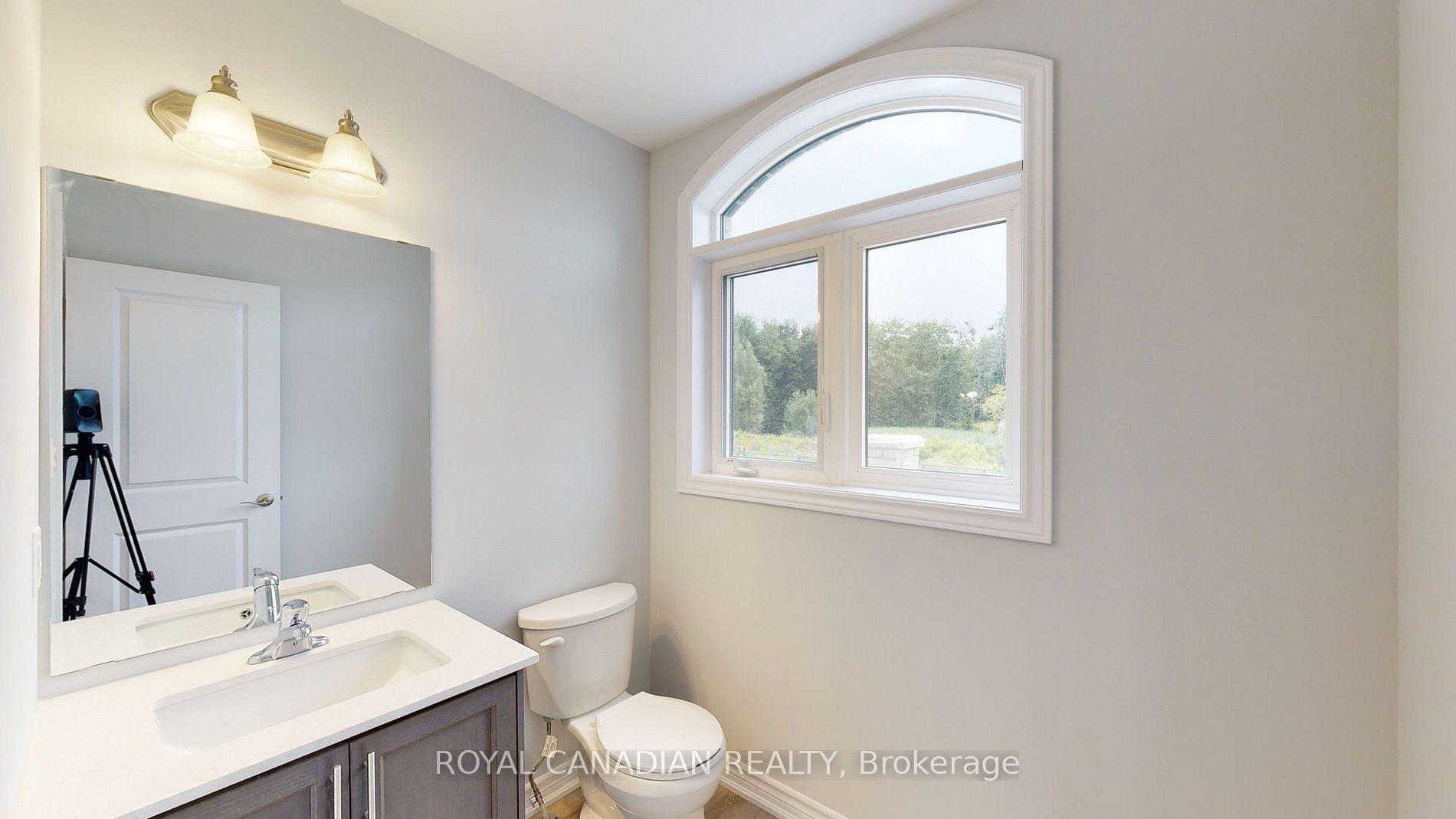 290 Equestrian Way, ##5