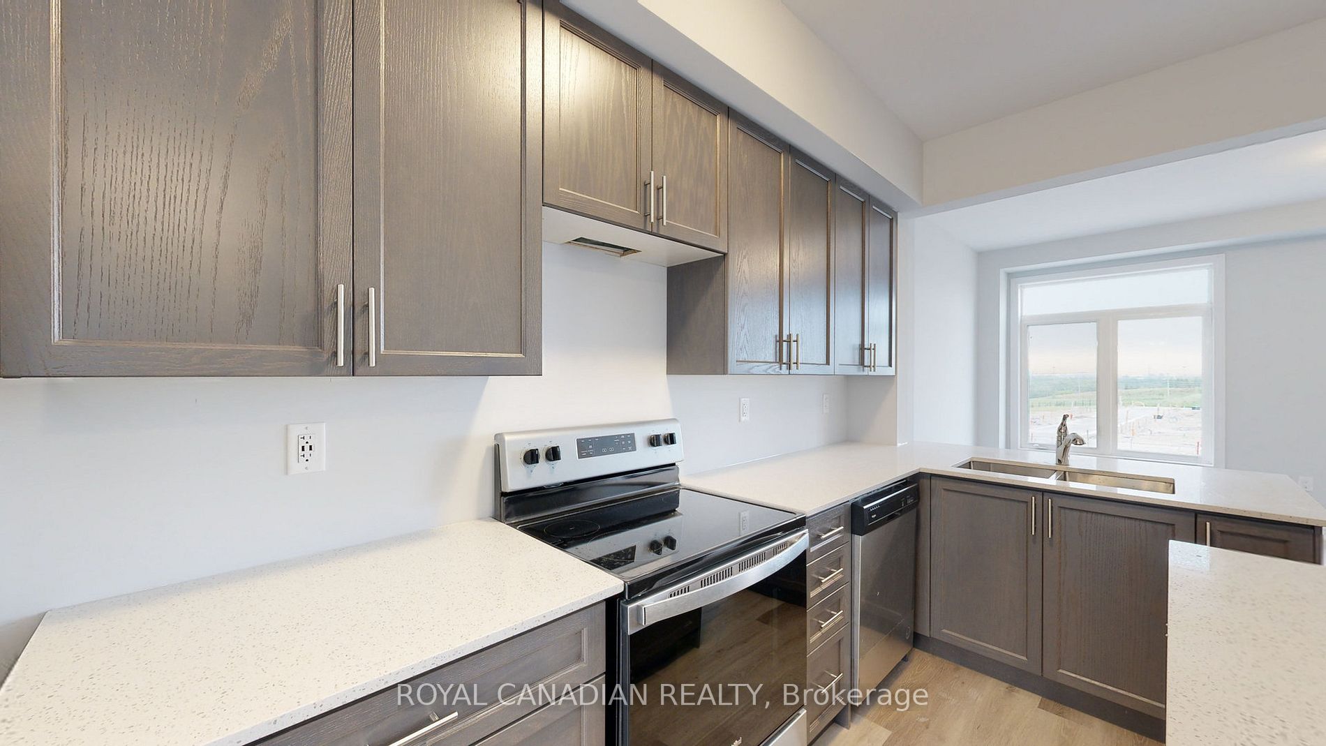 290 Equestrian Way, ##5