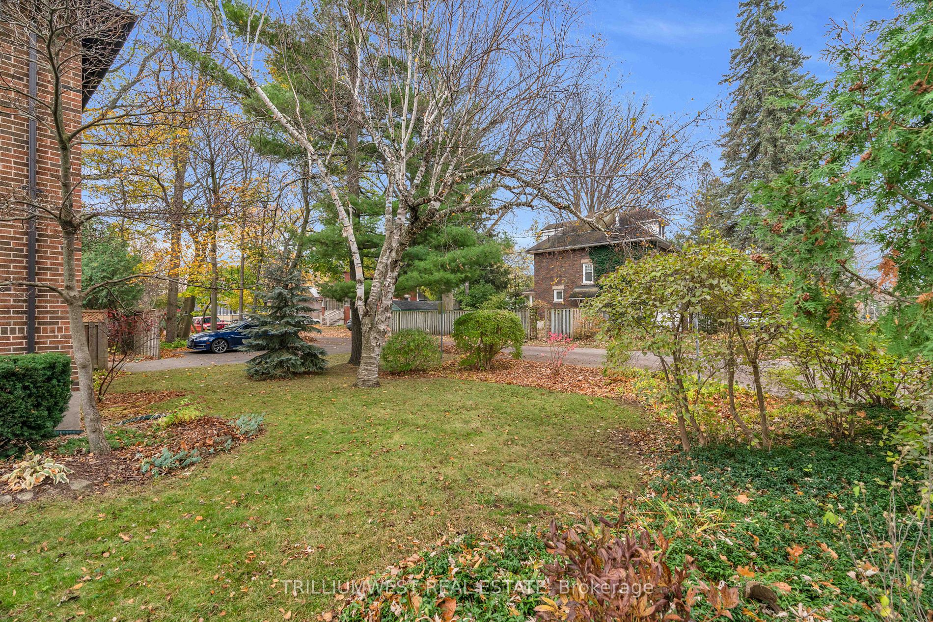 30 Dean Ave