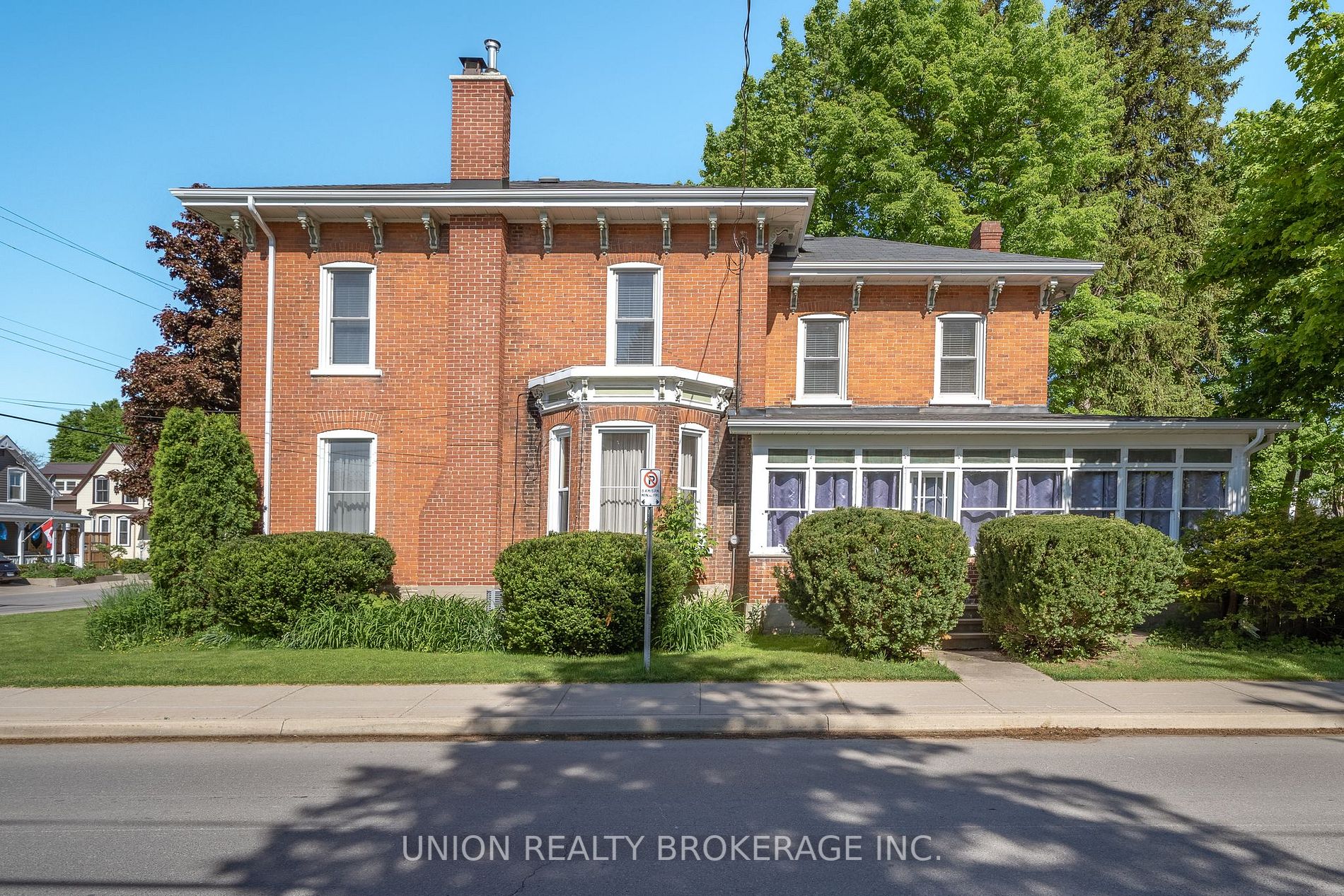18 Centre St