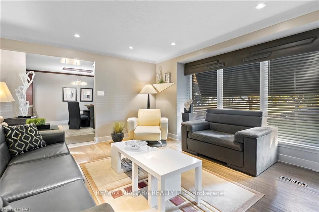 47 Aquadale Dr