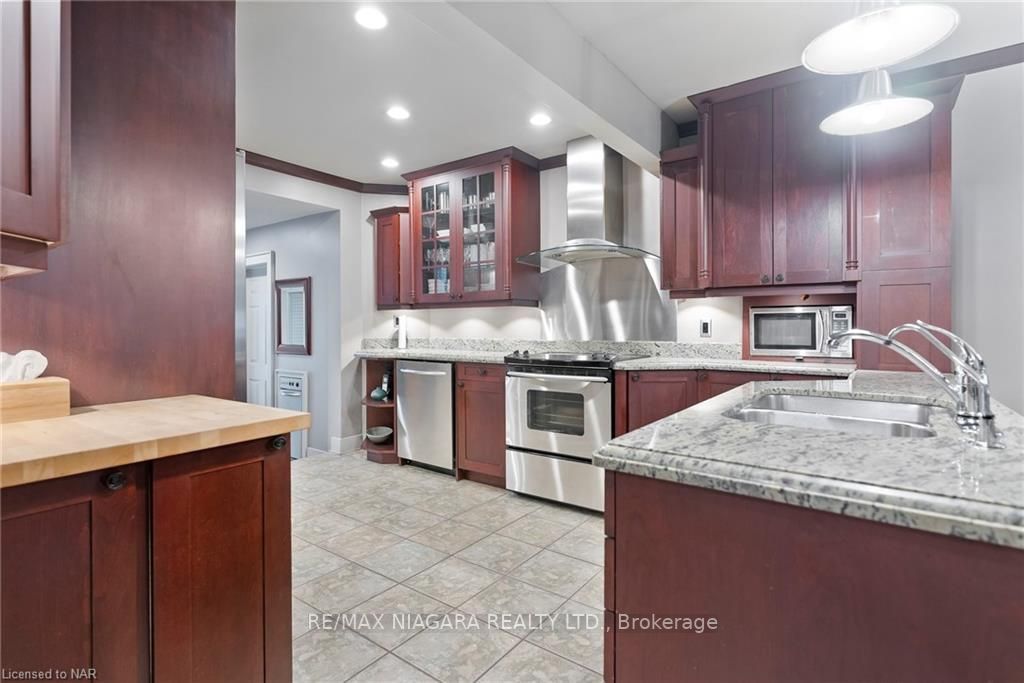 47 Aquadale Dr