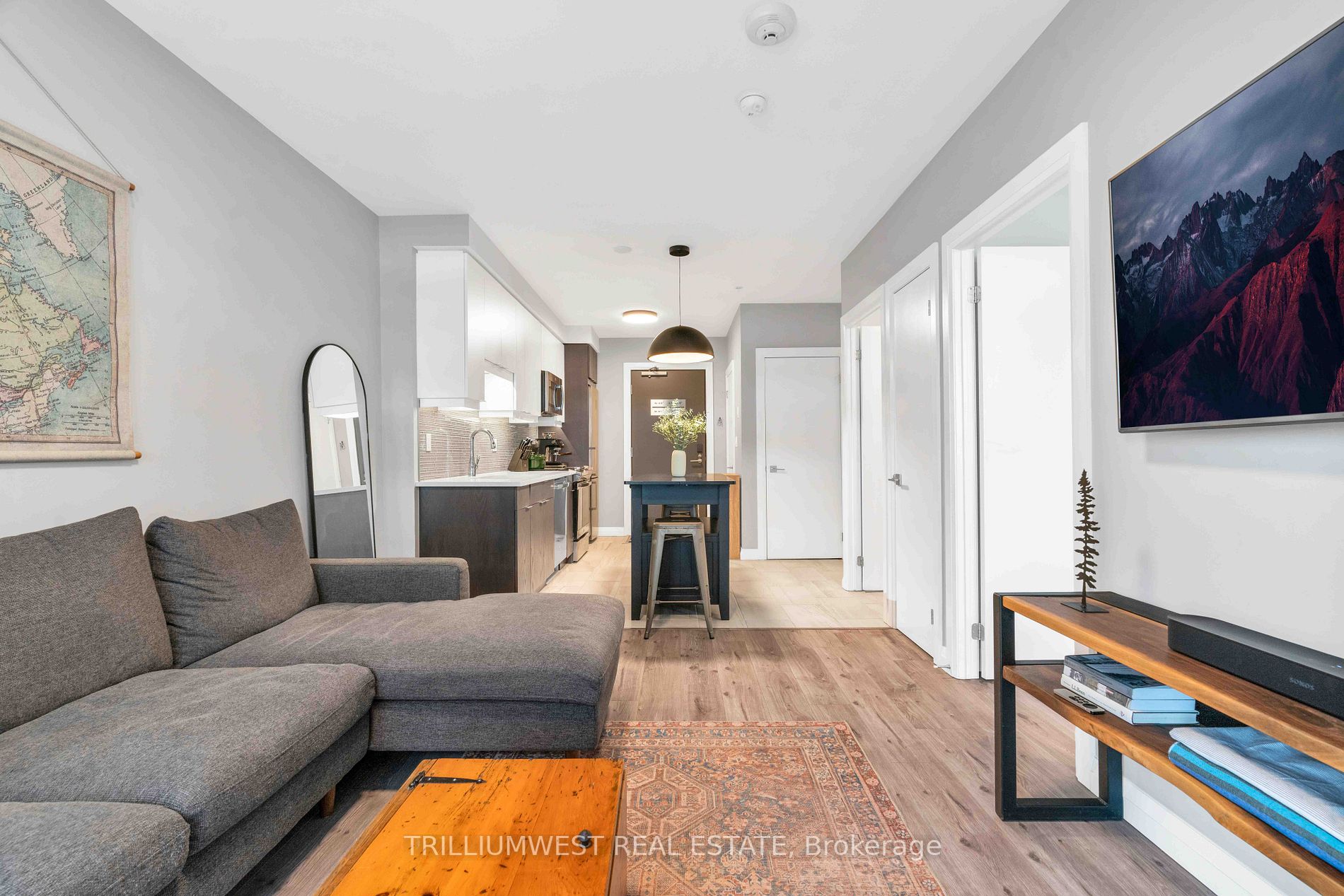 63 Arthur St S, #411