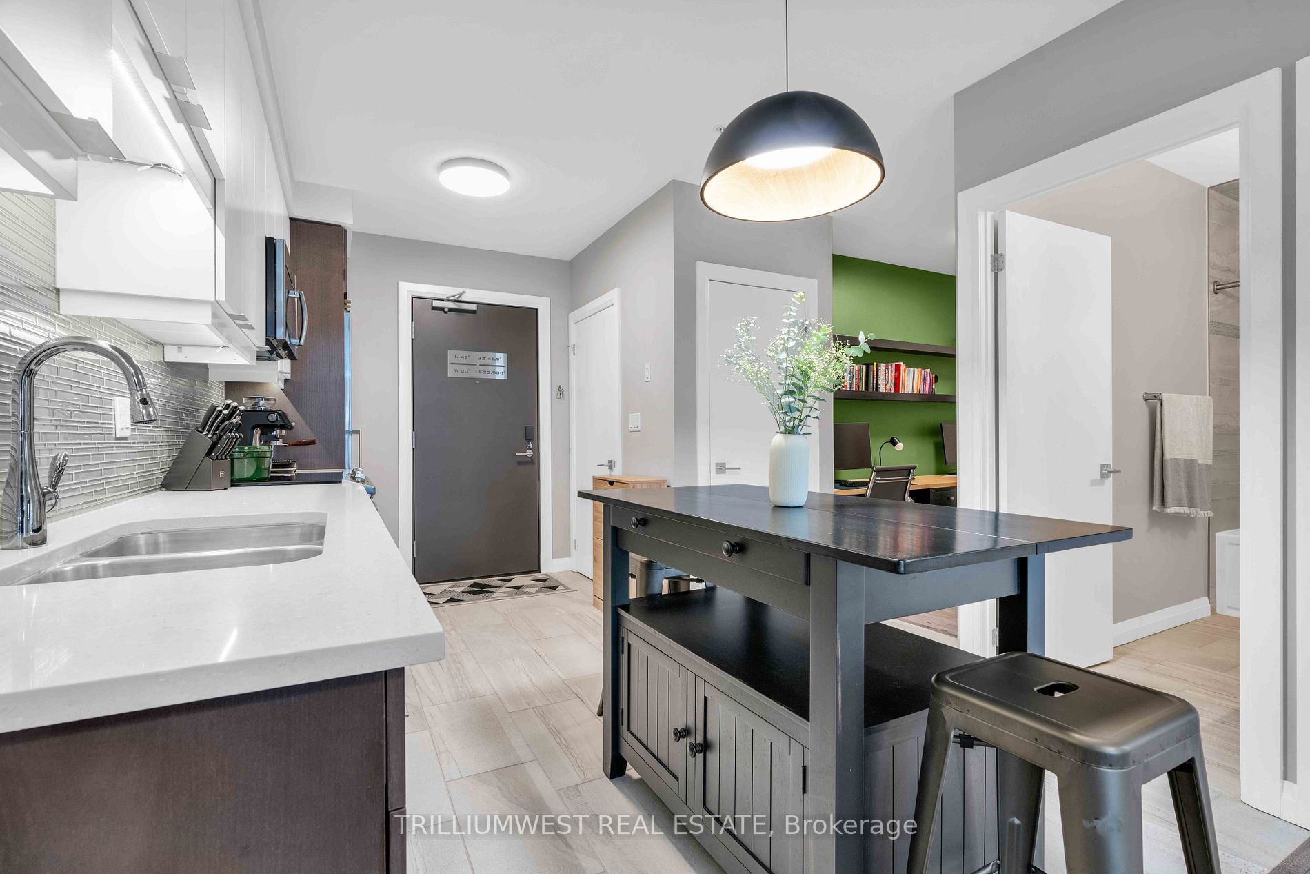 63 Arthur St S, #411