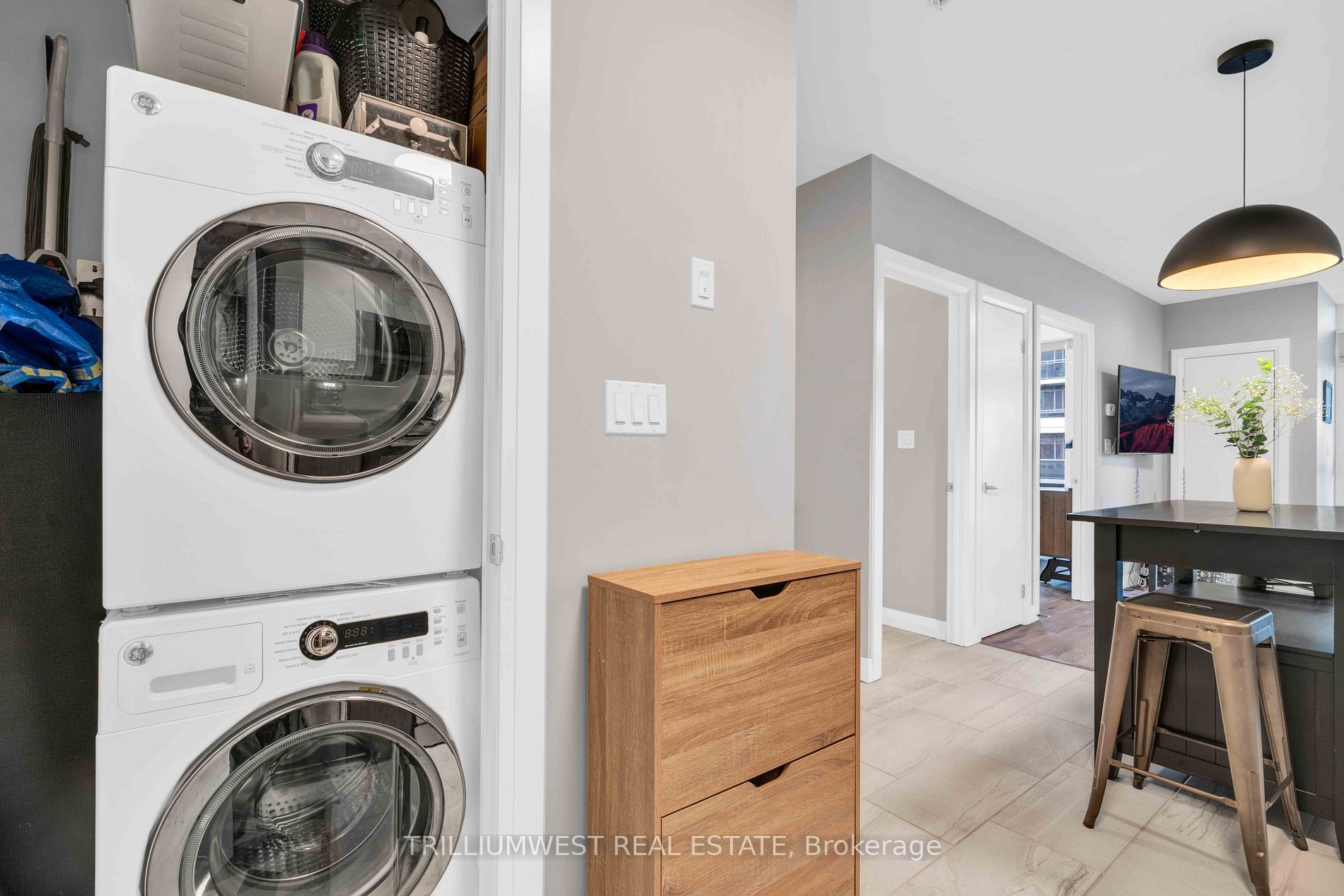63 Arthur St S, #411