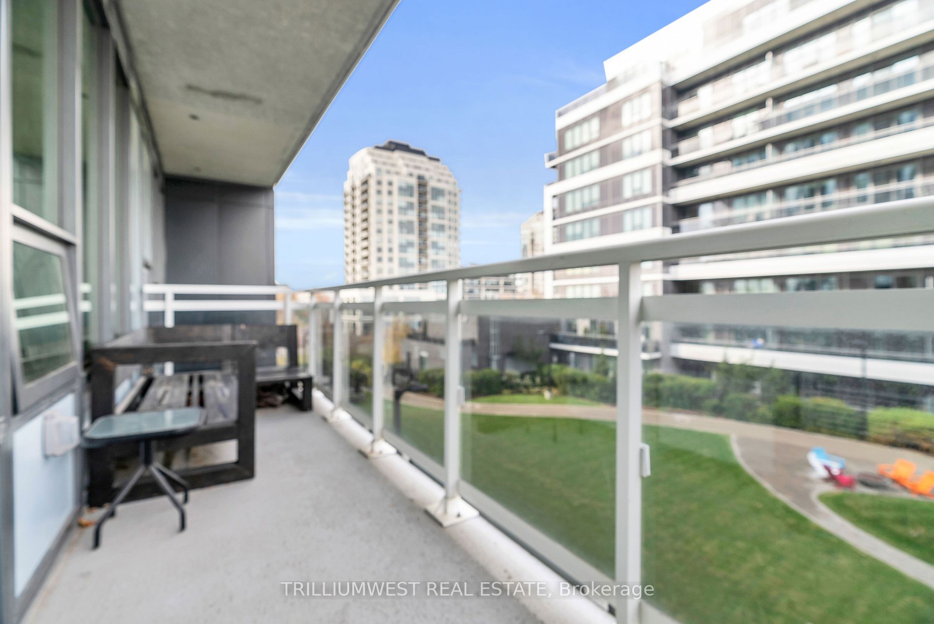 63 Arthur St S, #411
