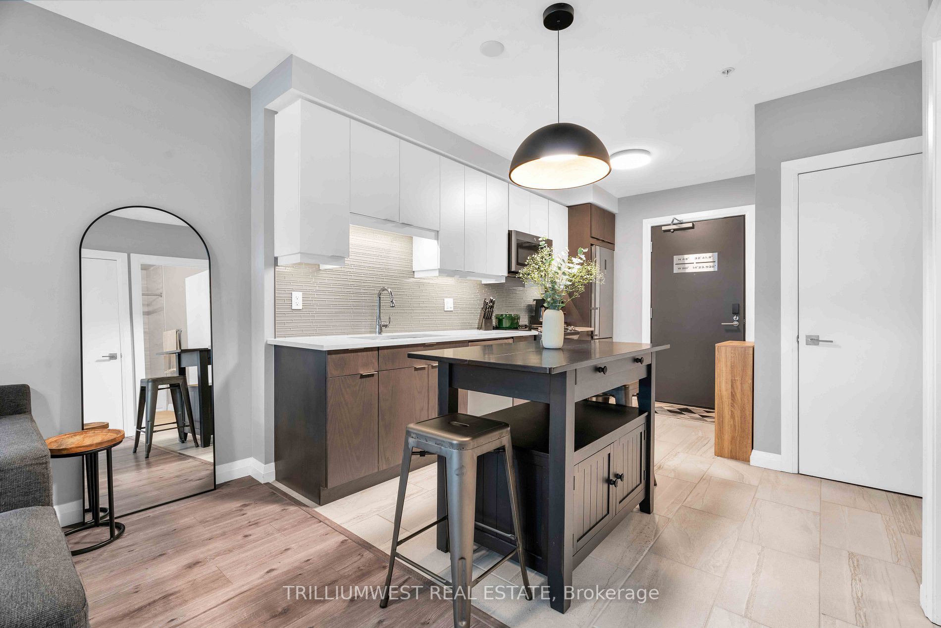 63 Arthur St S, #411
