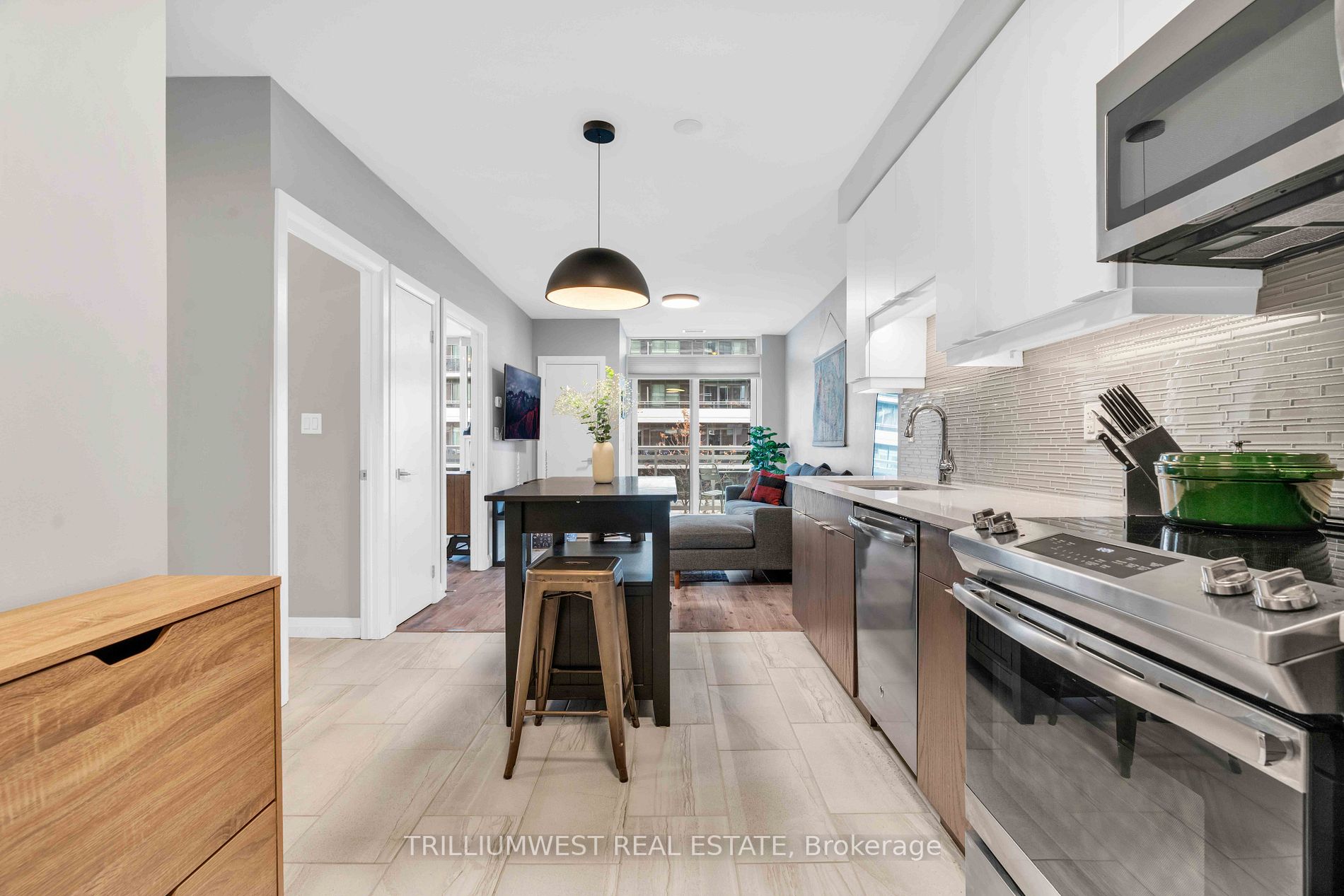 63 Arthur St S, #411