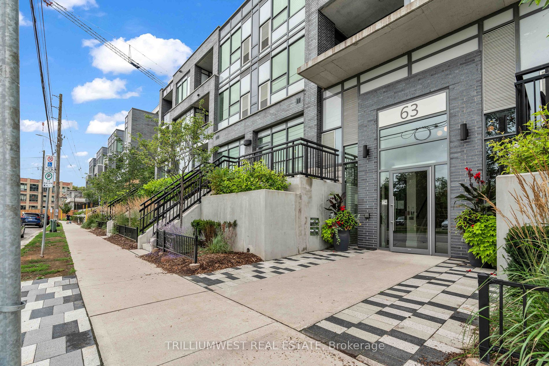 63 Arthur St S, #411