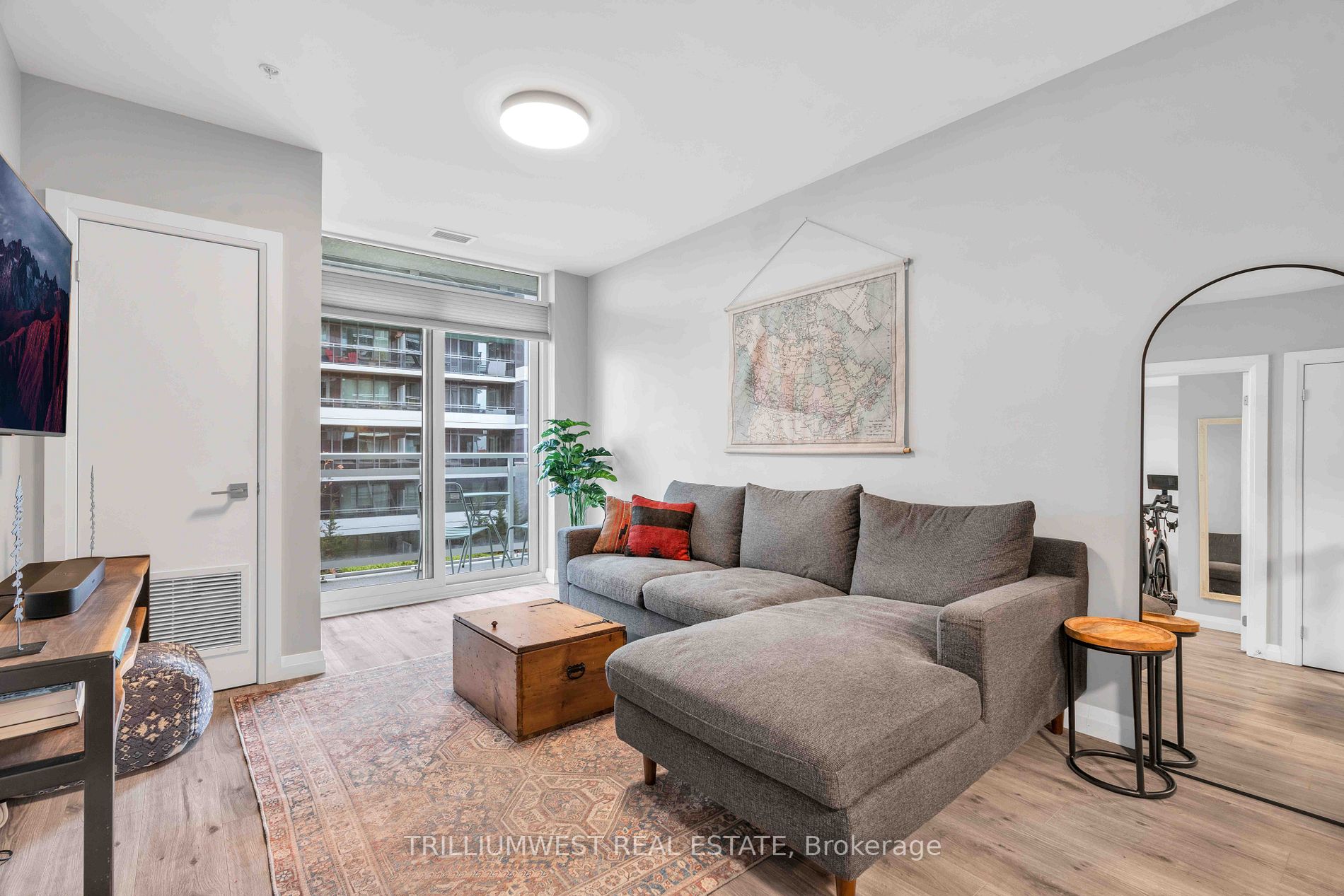 63 Arthur St S, #411