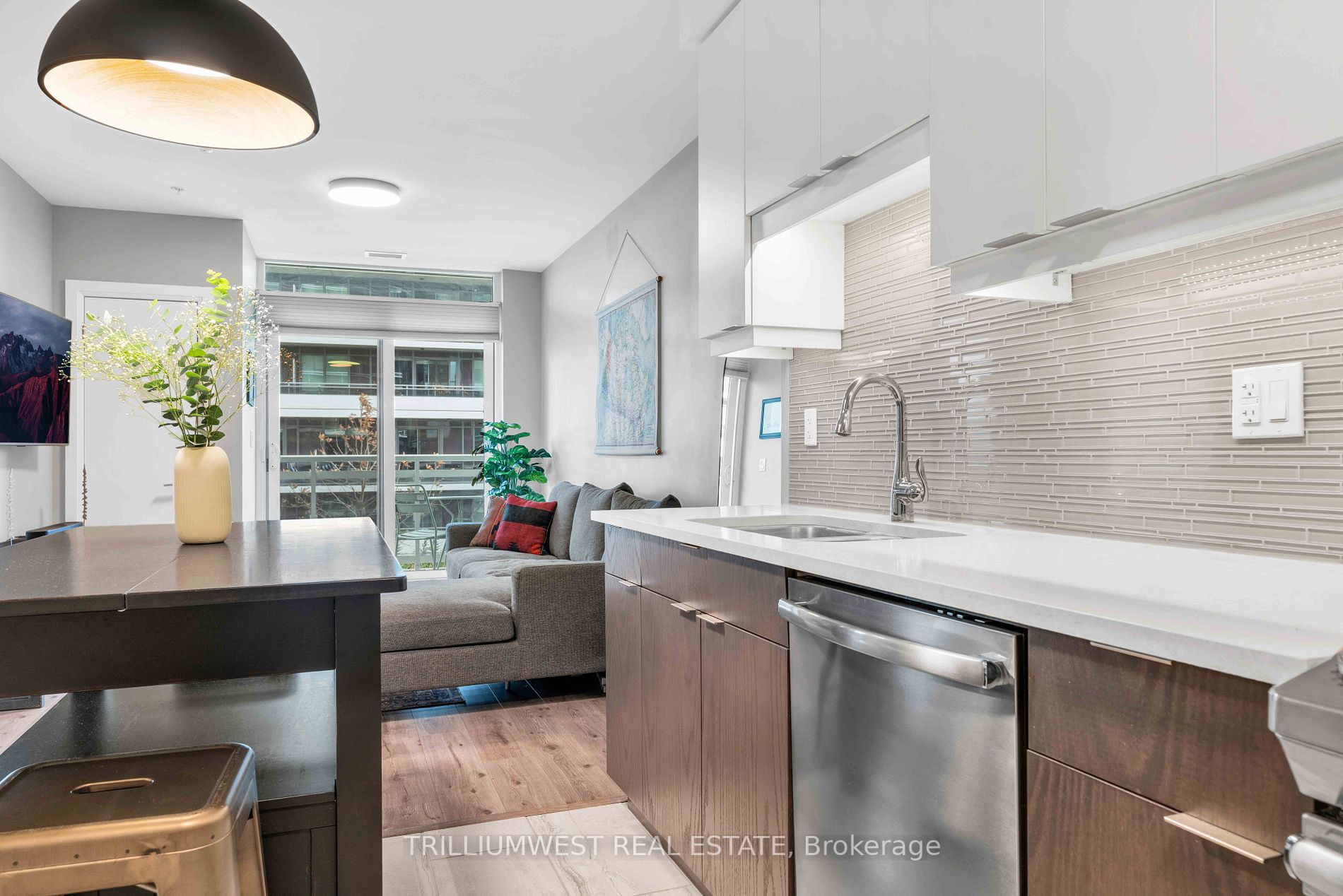 63 Arthur St S, #411