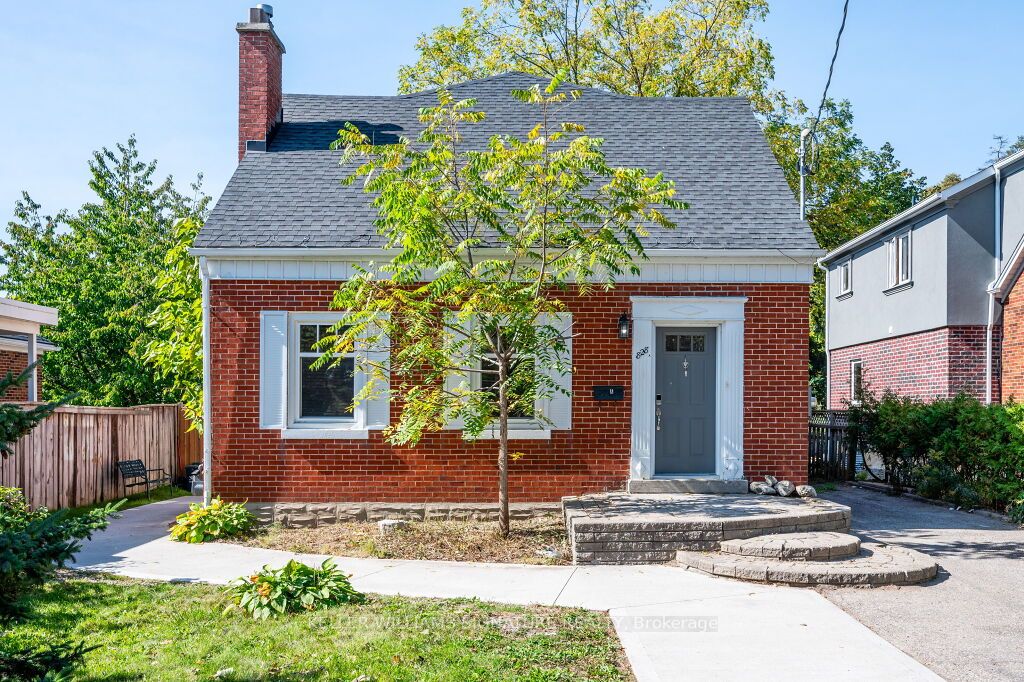 828 Stirling Ave S
