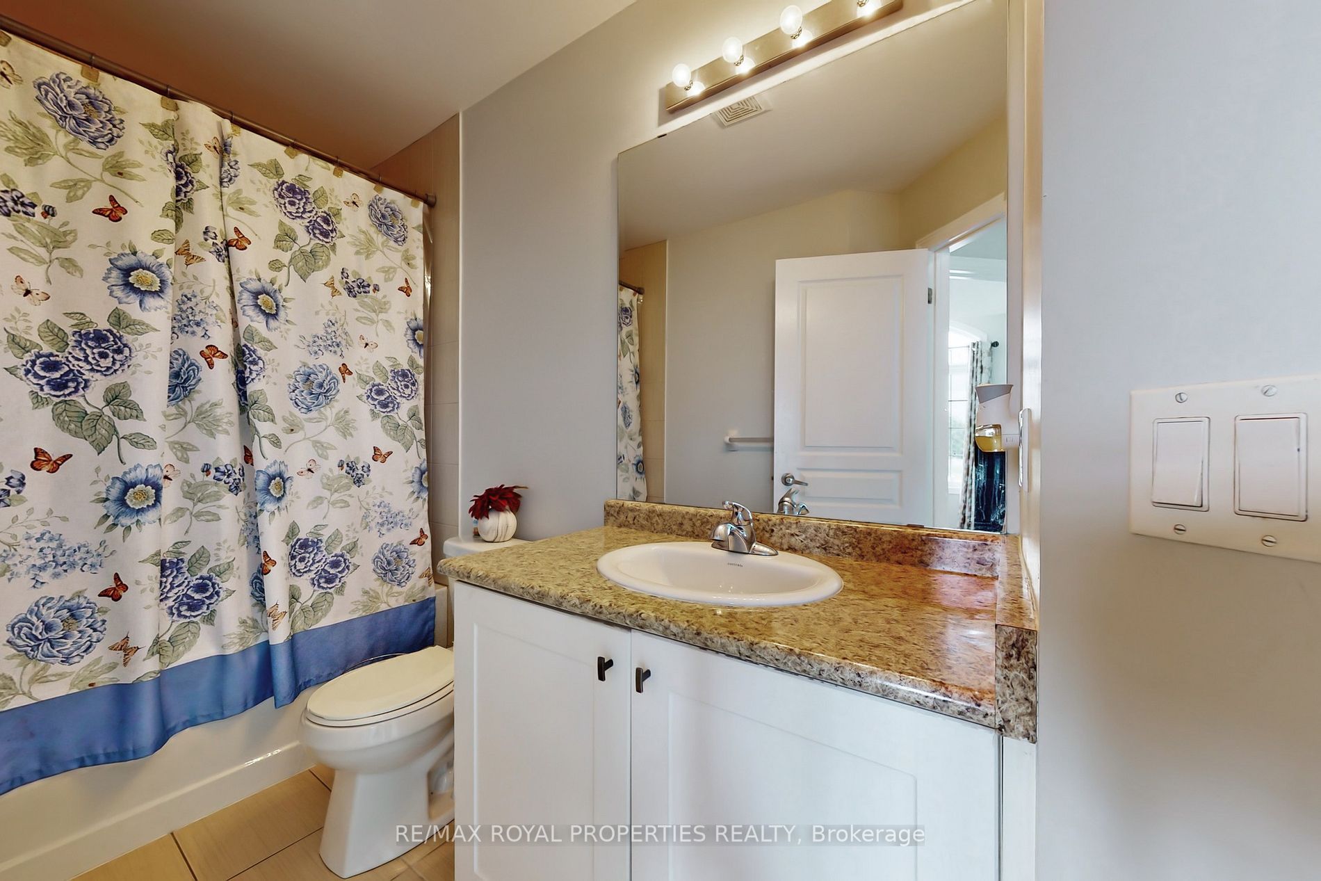 740 Cook Cres
