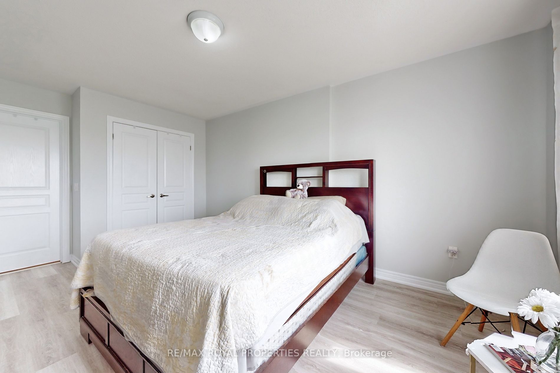 740 Cook Cres