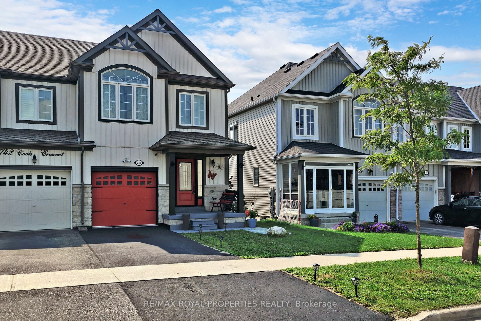 740 Cook Cres