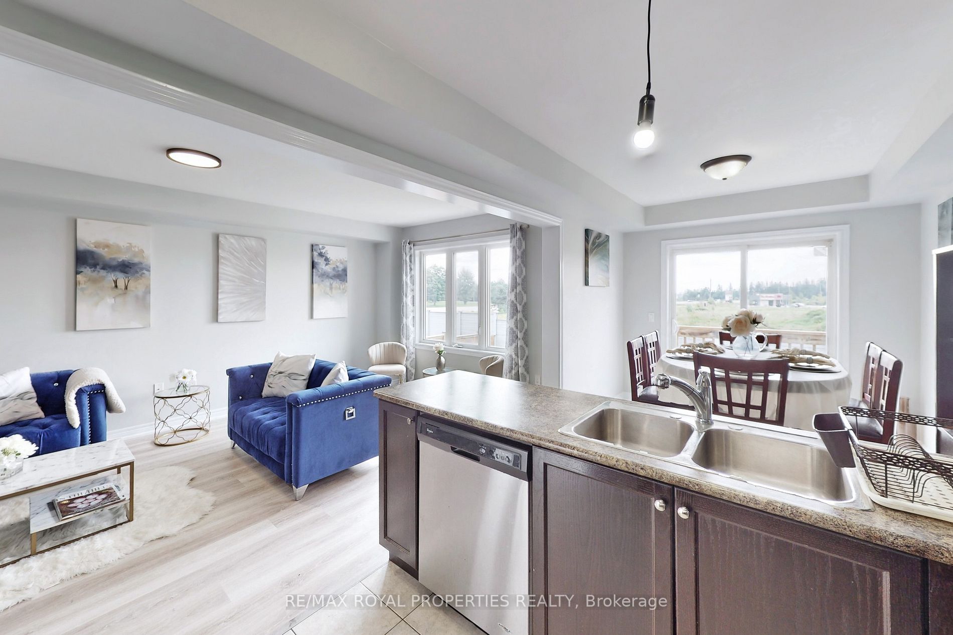 740 Cook Cres