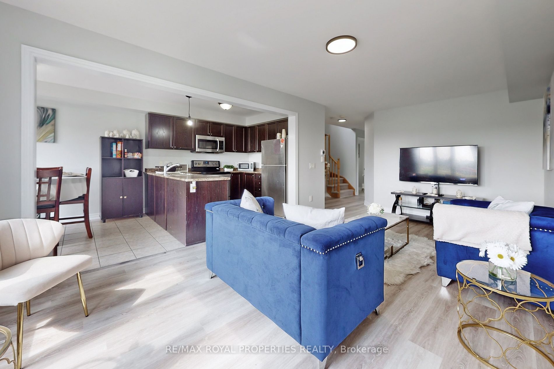 740 Cook Cres