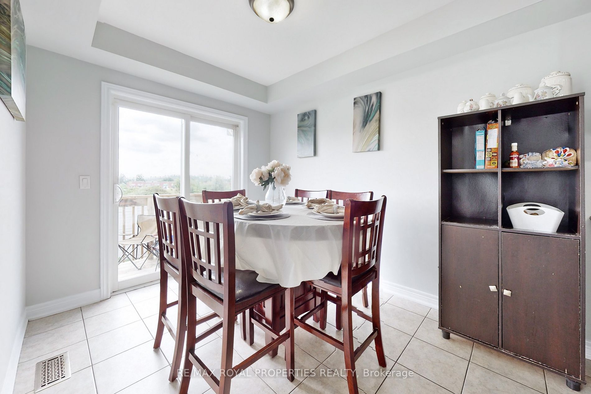 740 Cook Cres