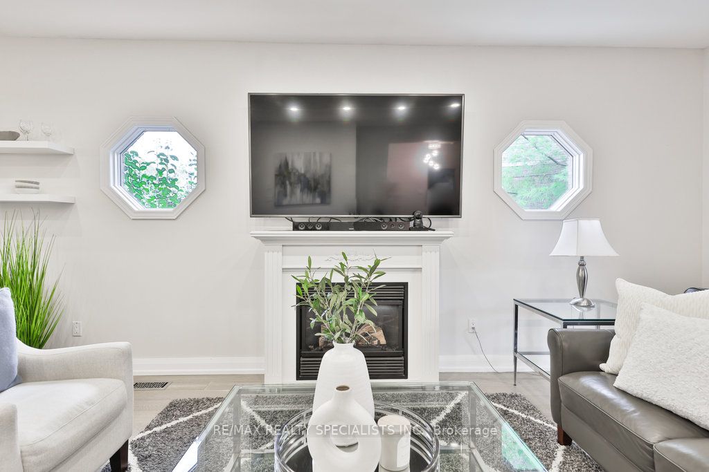 17 Haney Dr