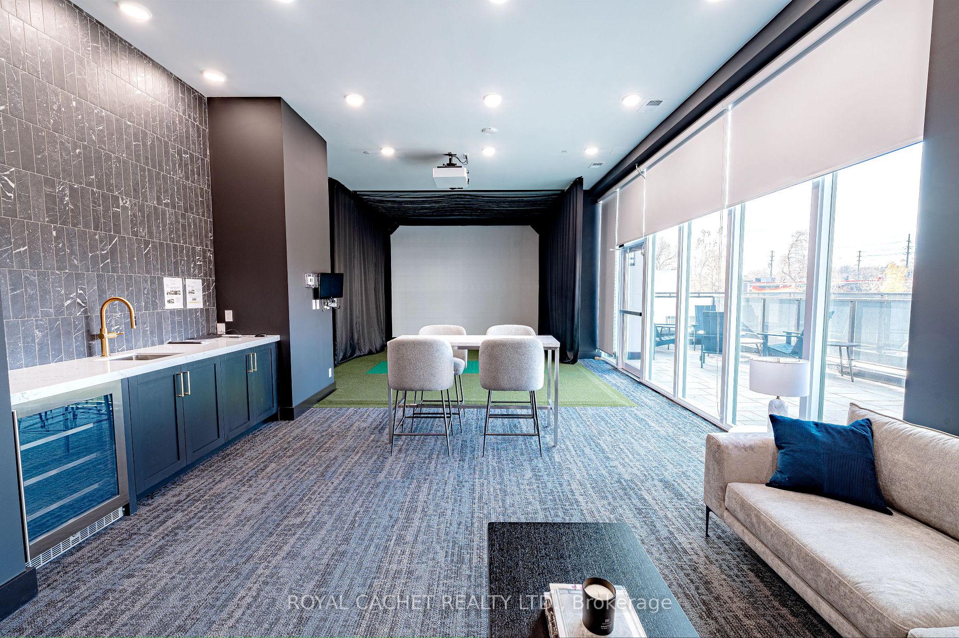 71 Wyndham St S, #409
