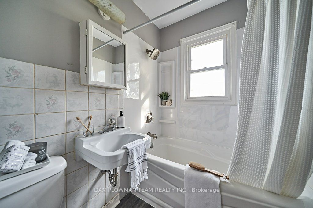 139 Queen St