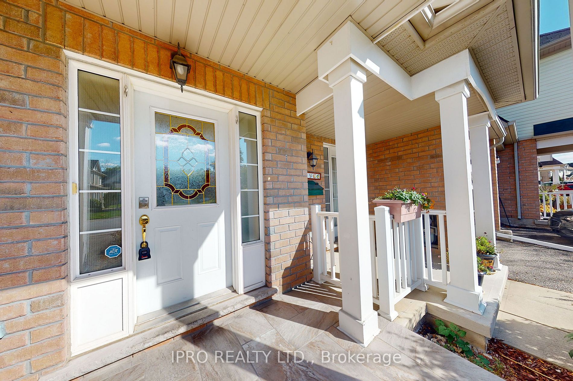 42 Chloe St