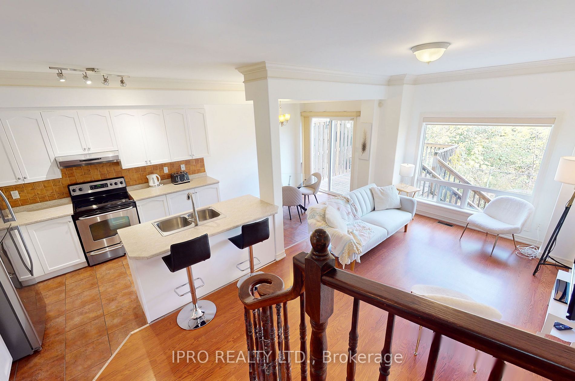 42 Chloe St