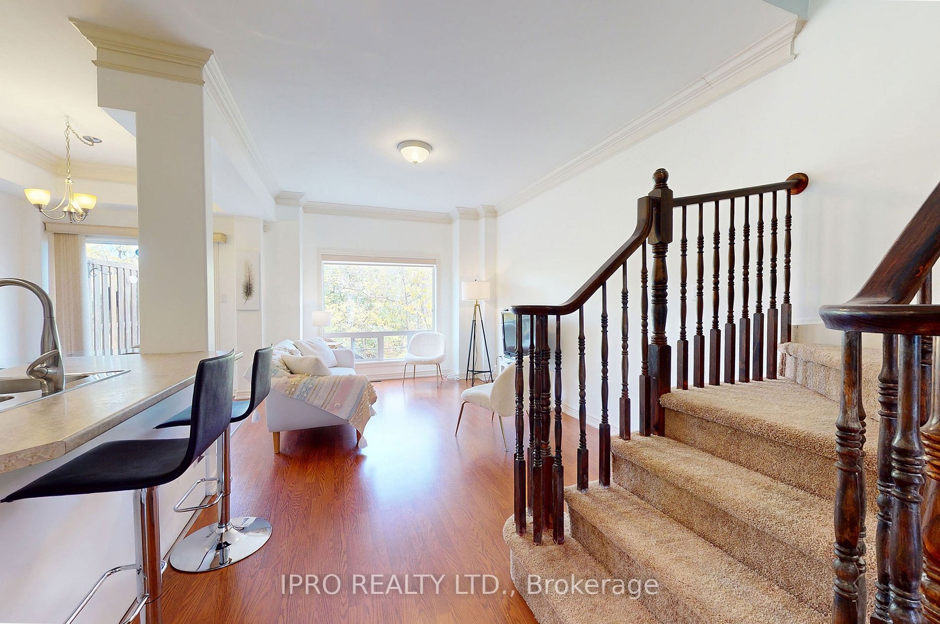 42 Chloe St