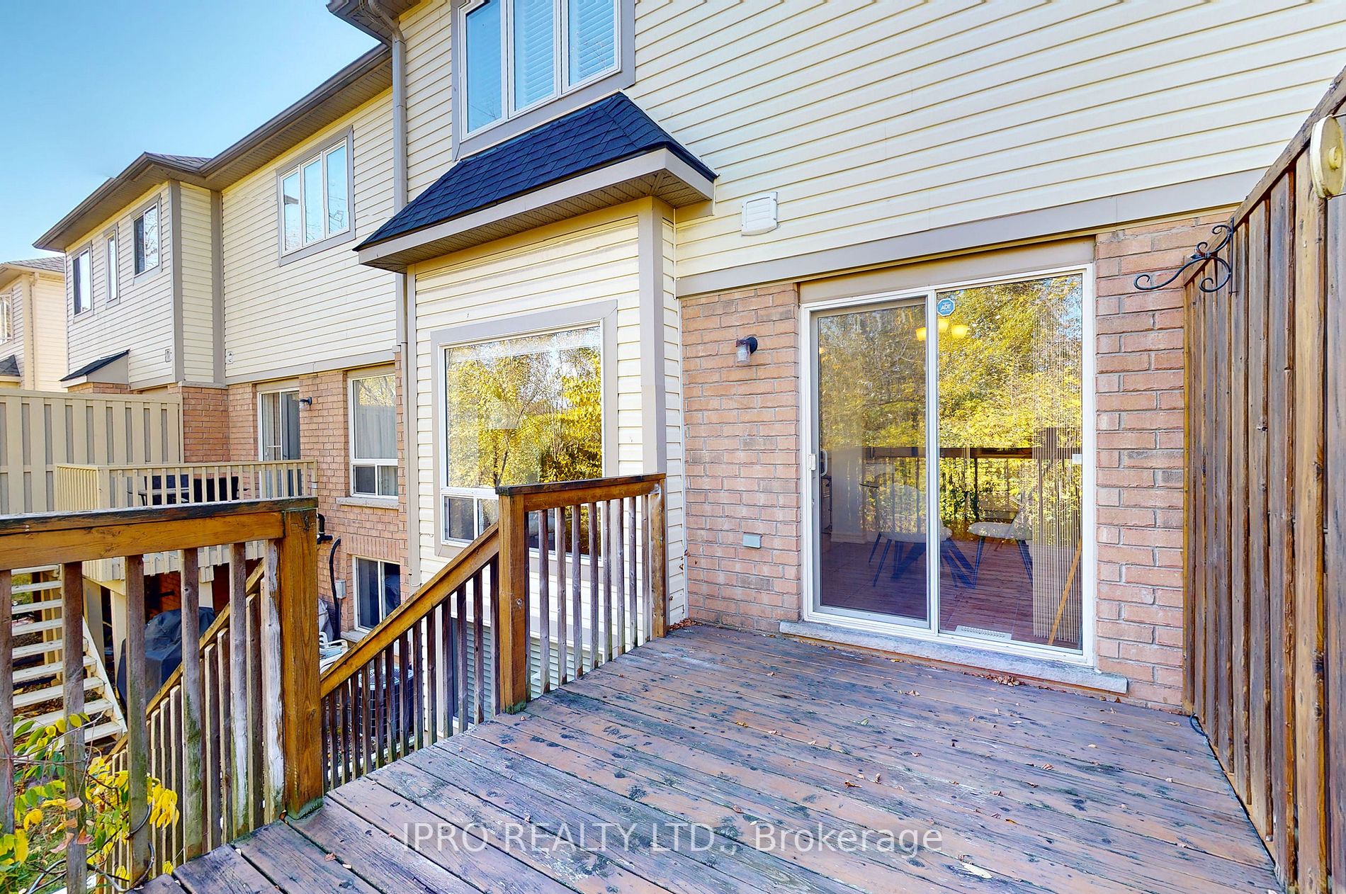 42 Chloe St