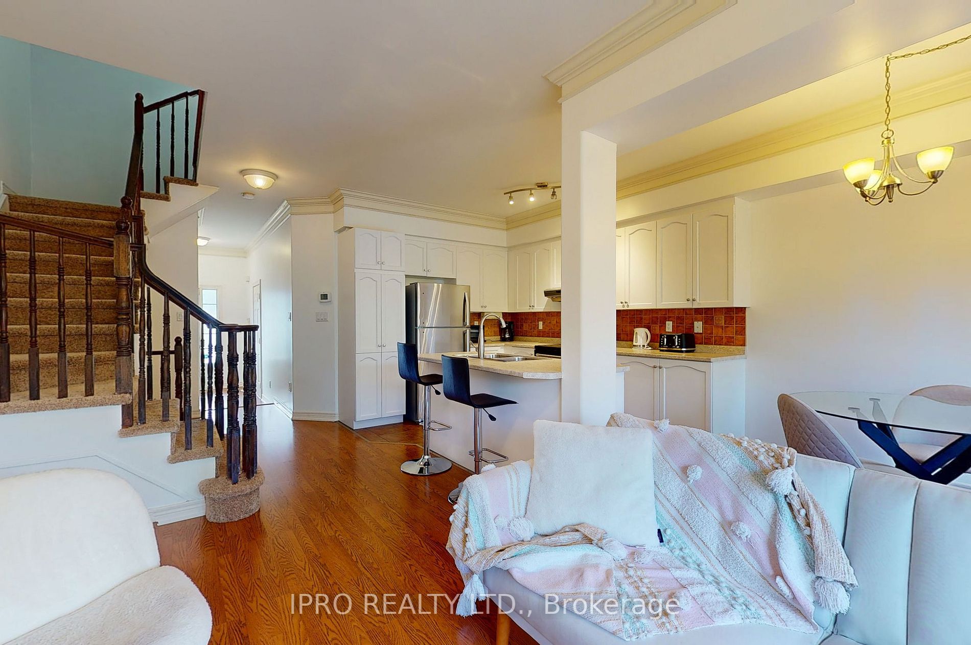 42 Chloe St