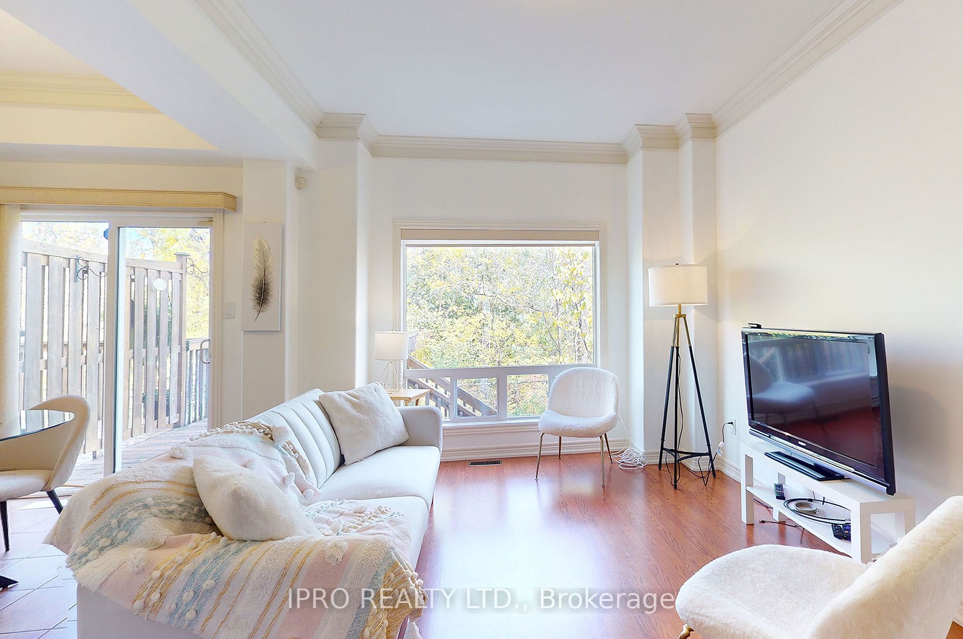42 Chloe St