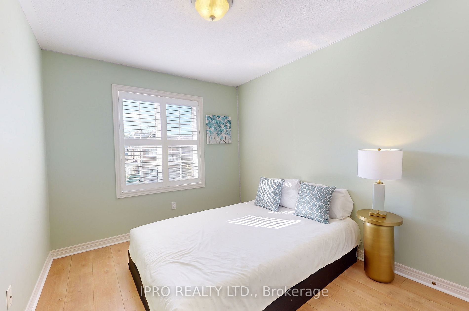 42 Chloe St