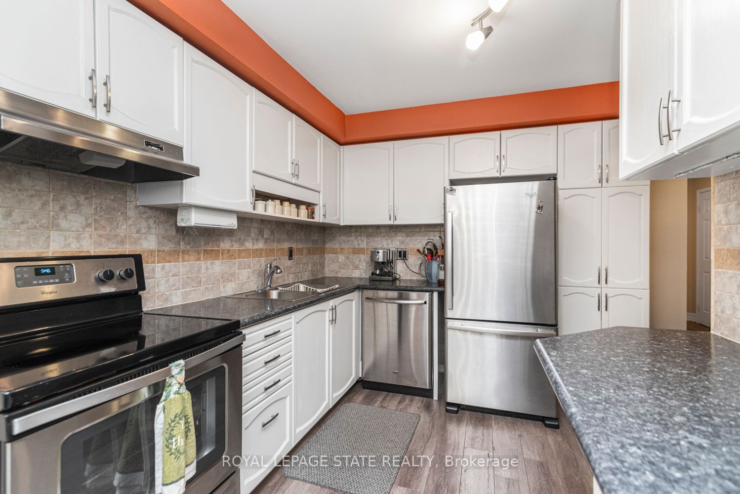 1 Royalwood Crt, #15