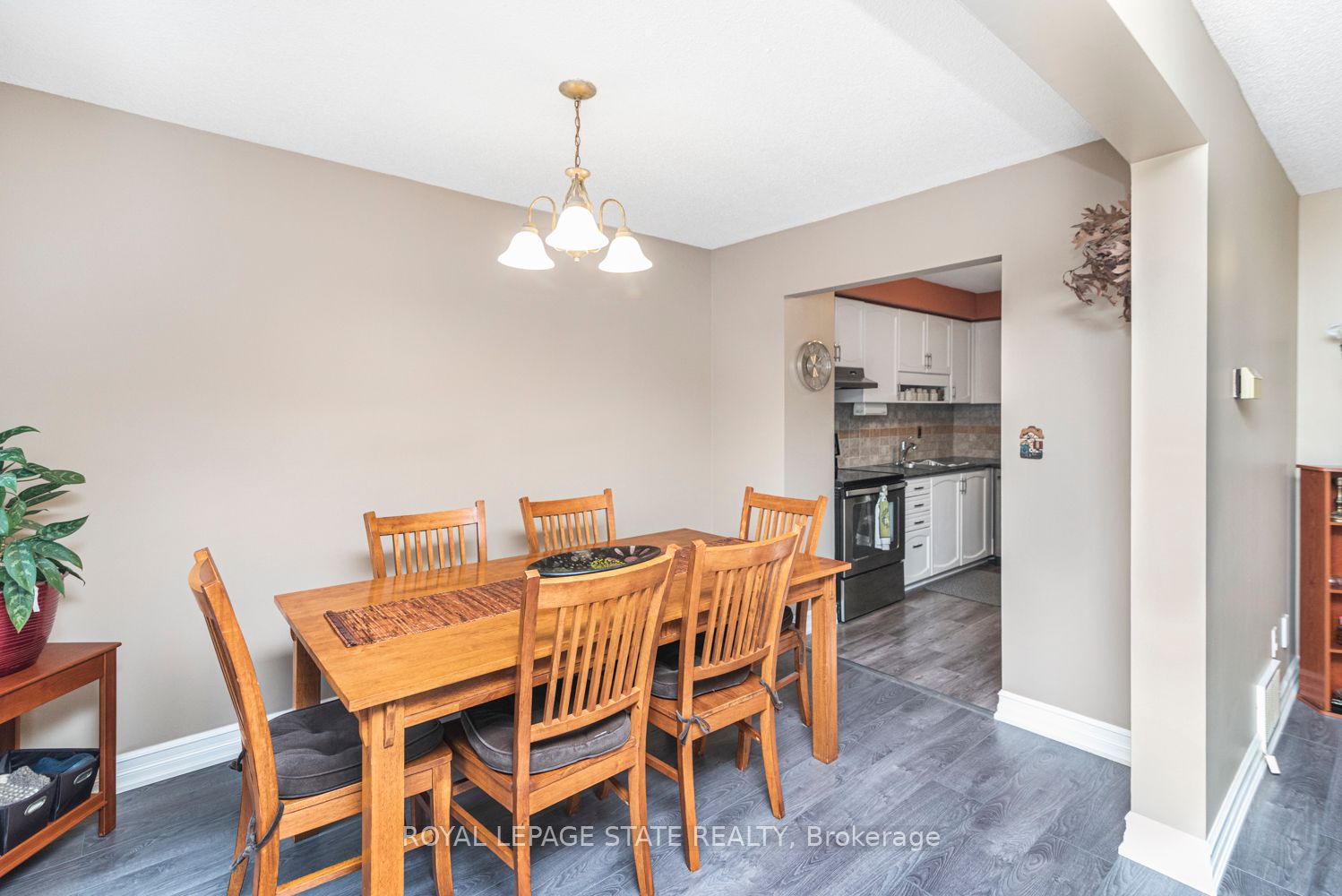 1 Royalwood Crt, #15