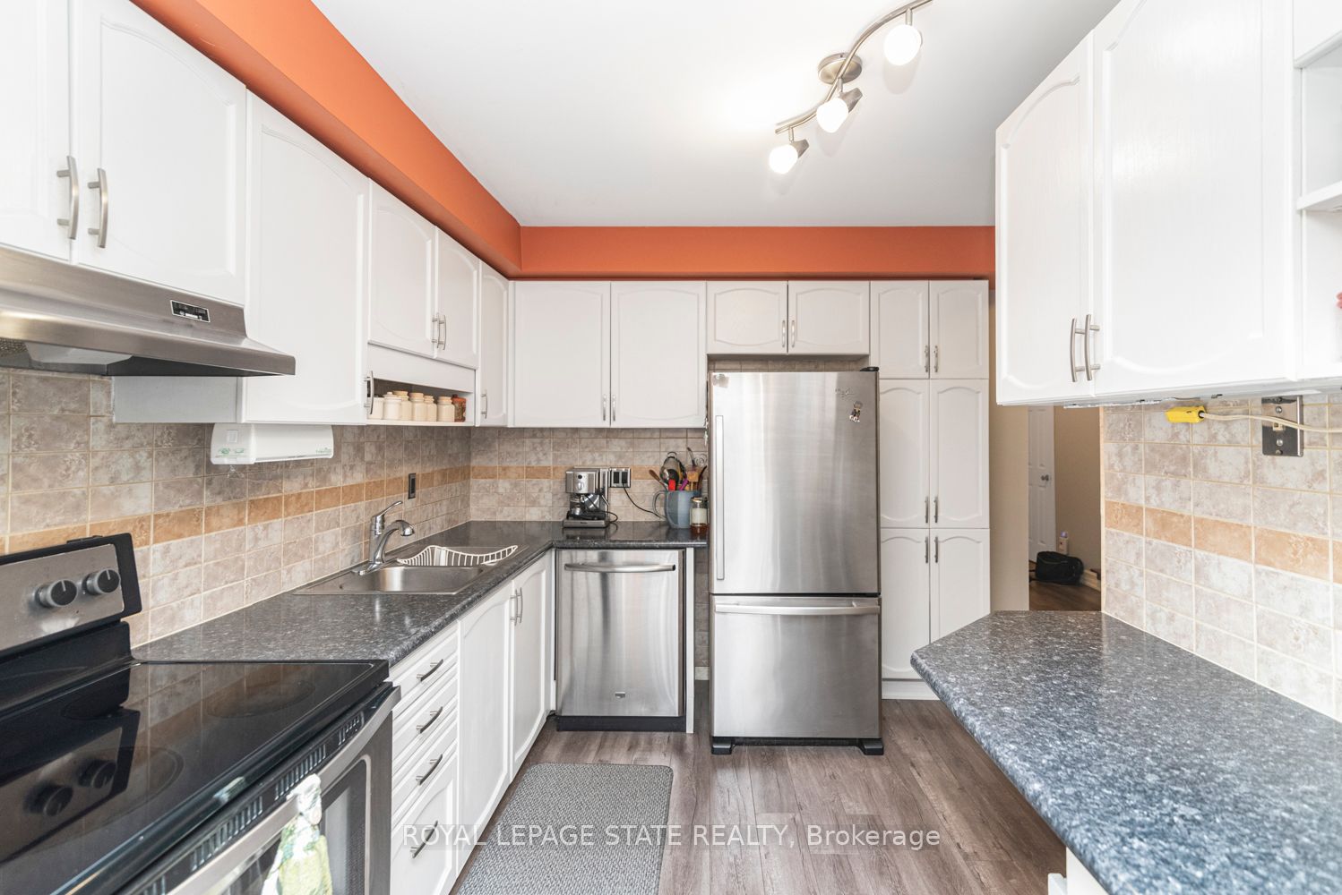 1 Royalwood Crt, #15