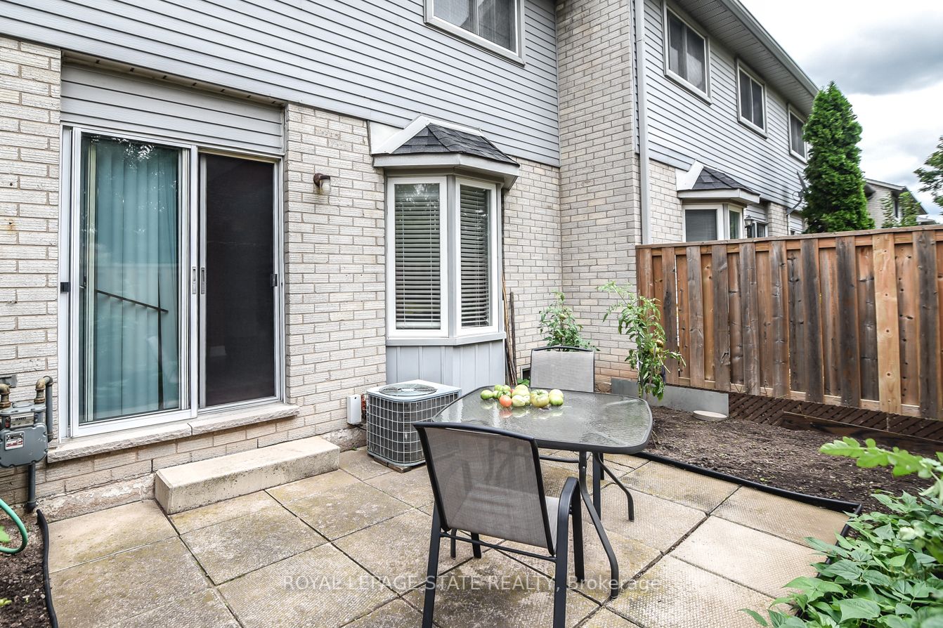 1 Royalwood Crt, #15