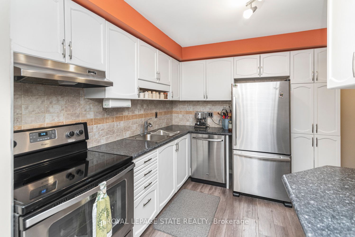 1 Royalwood Crt, #15